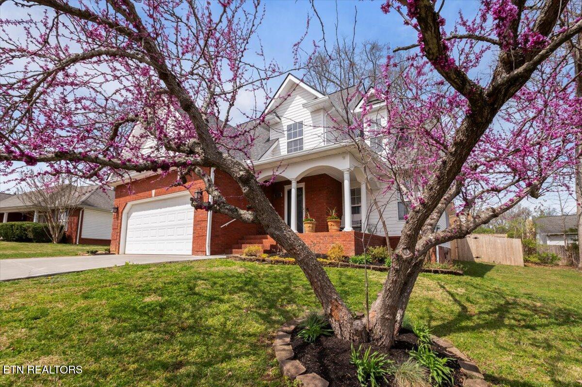 725 Chamberlain Manor Way