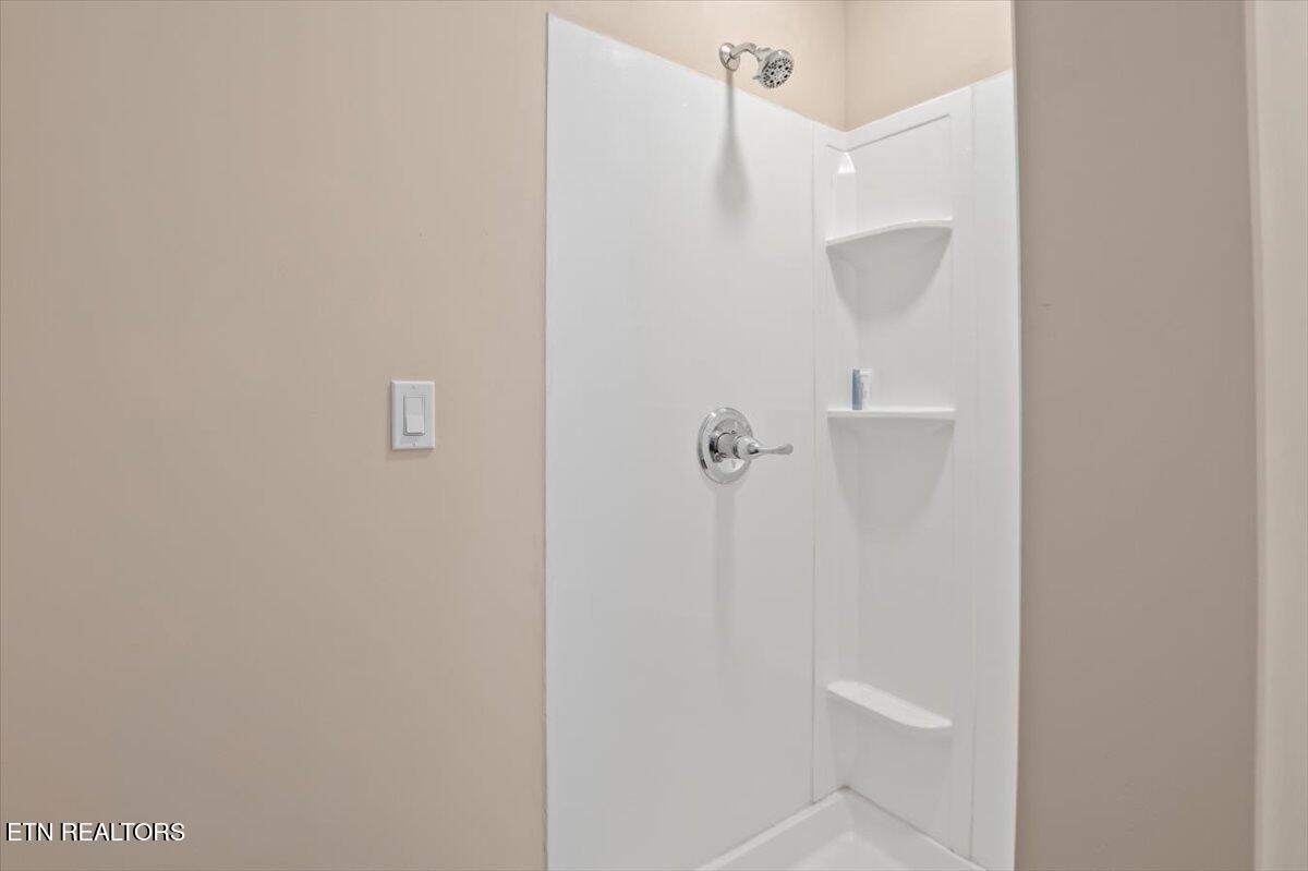 211 Big Four Rd, LaFollette