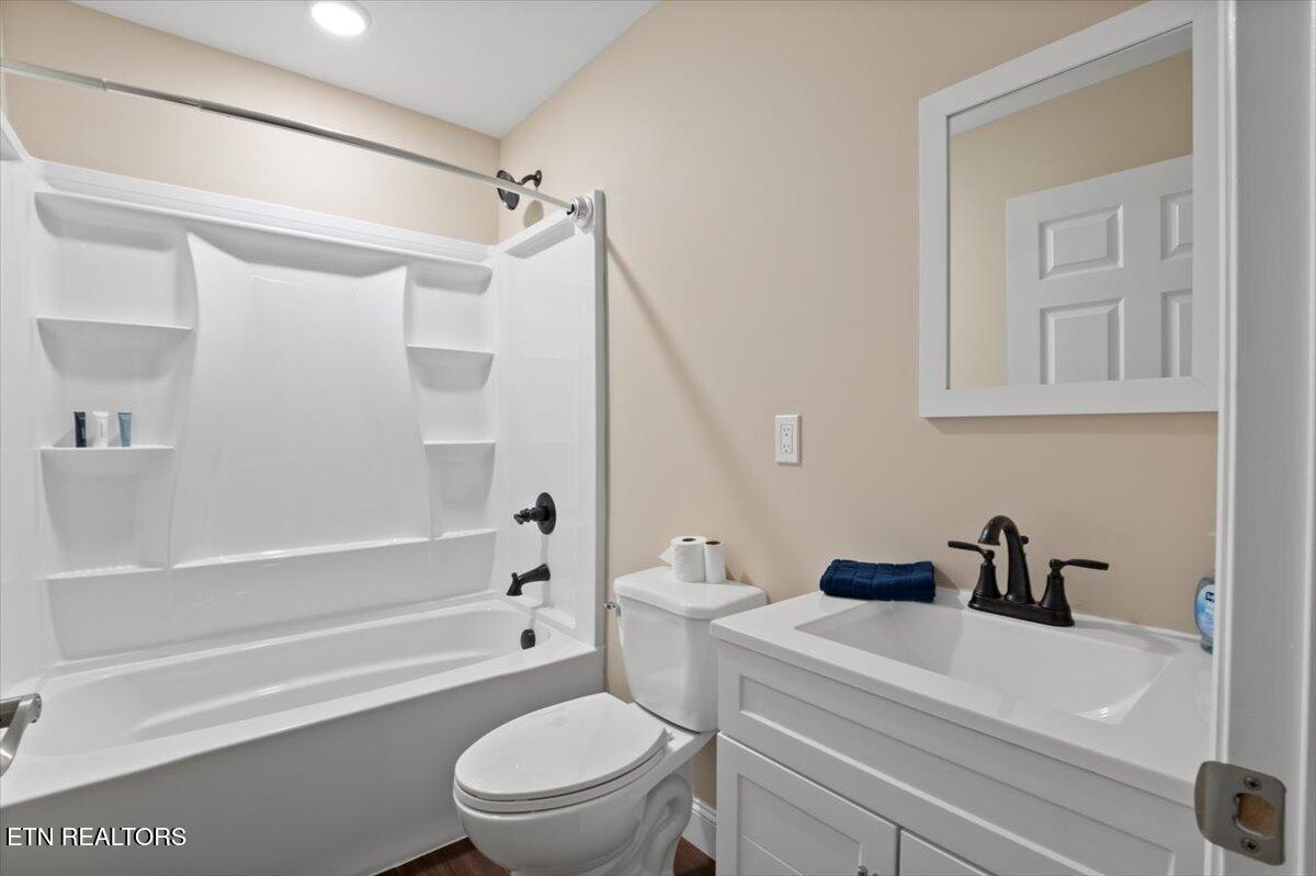 211 Big Four Rd, LaFollette