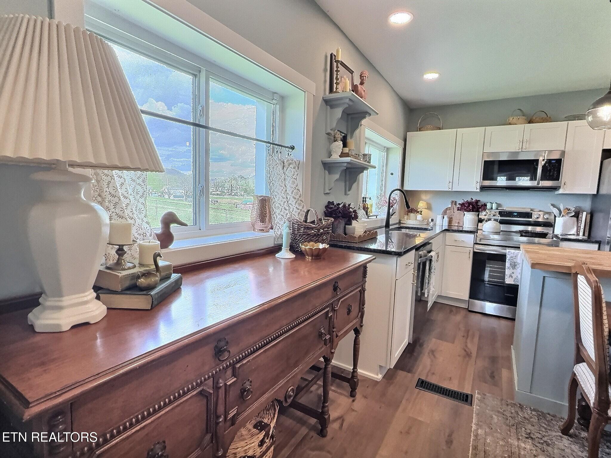 165 Lake Shore Lane, LaFollette