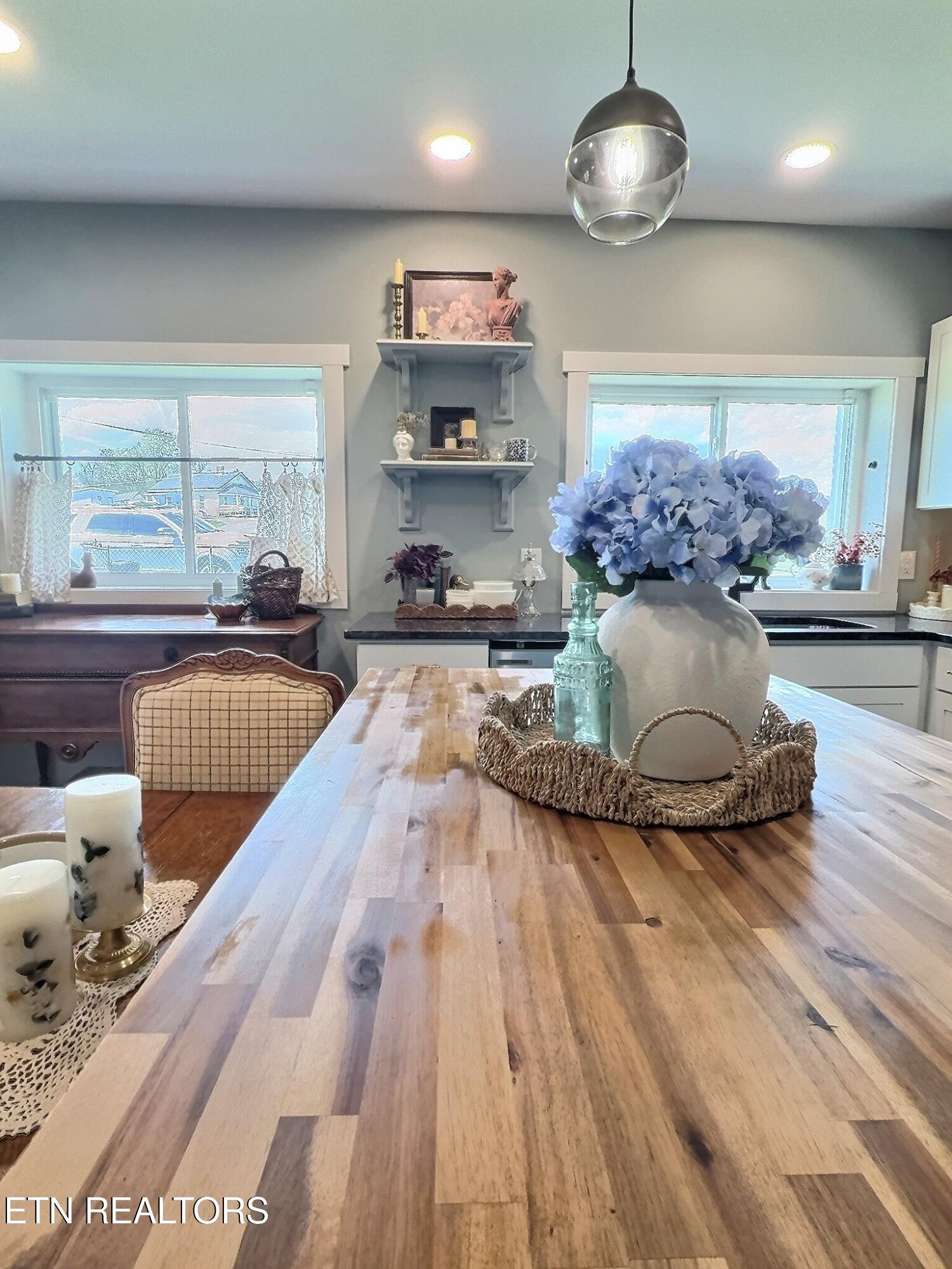 165 Lake Shore Lane, LaFollette