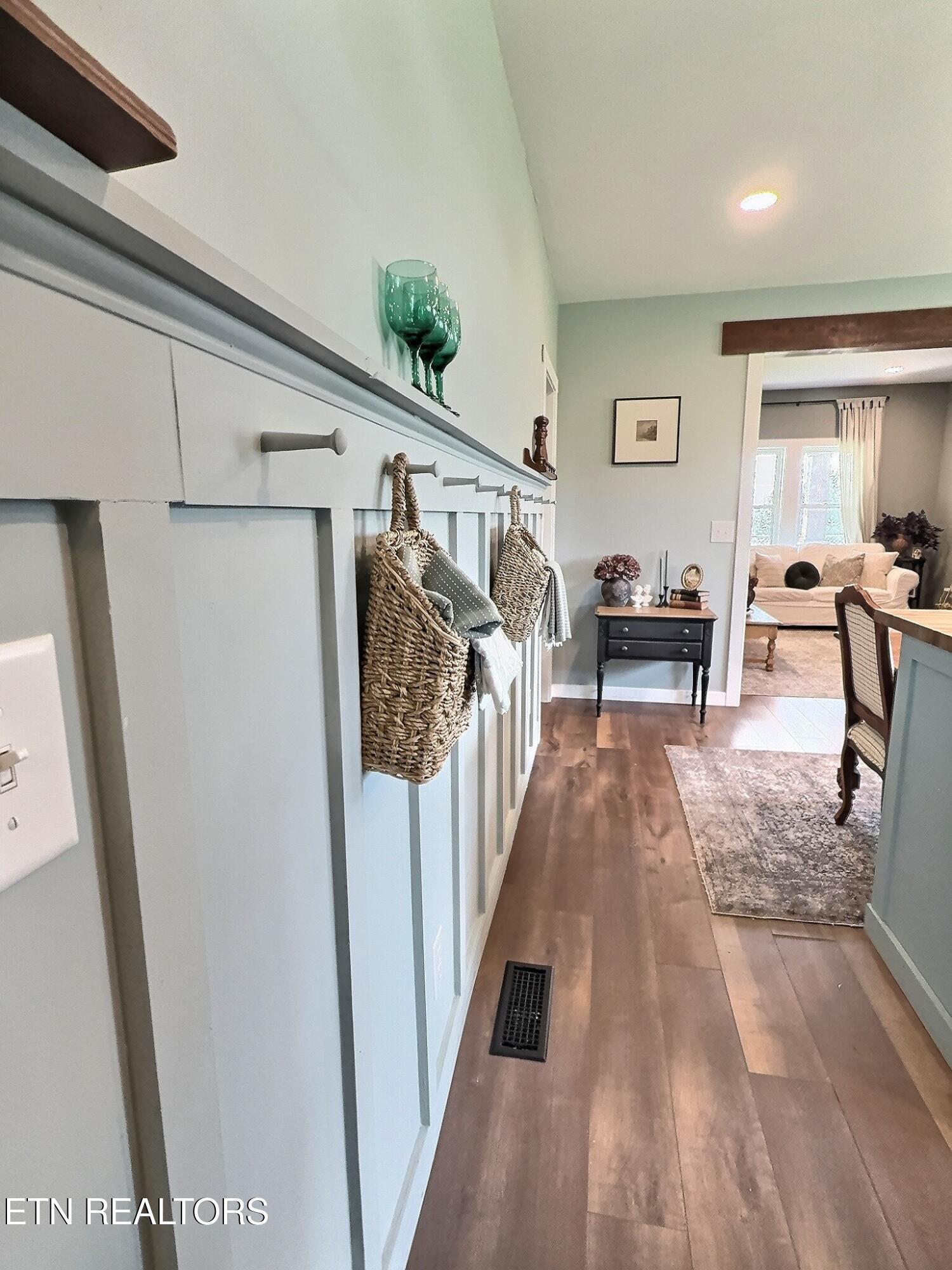 165 Lake Shore Lane, LaFollette