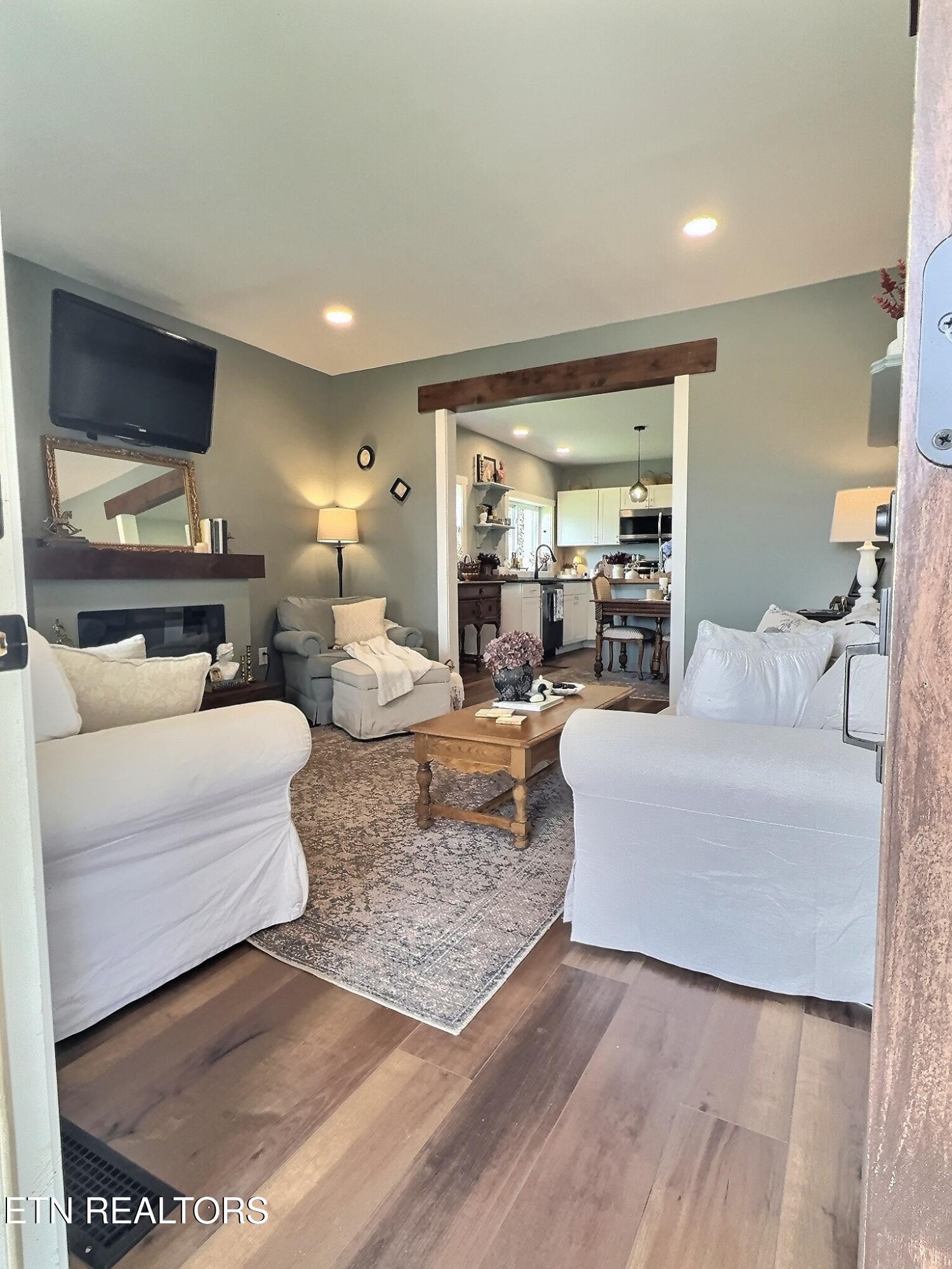 165 Lake Shore Lane, LaFollette