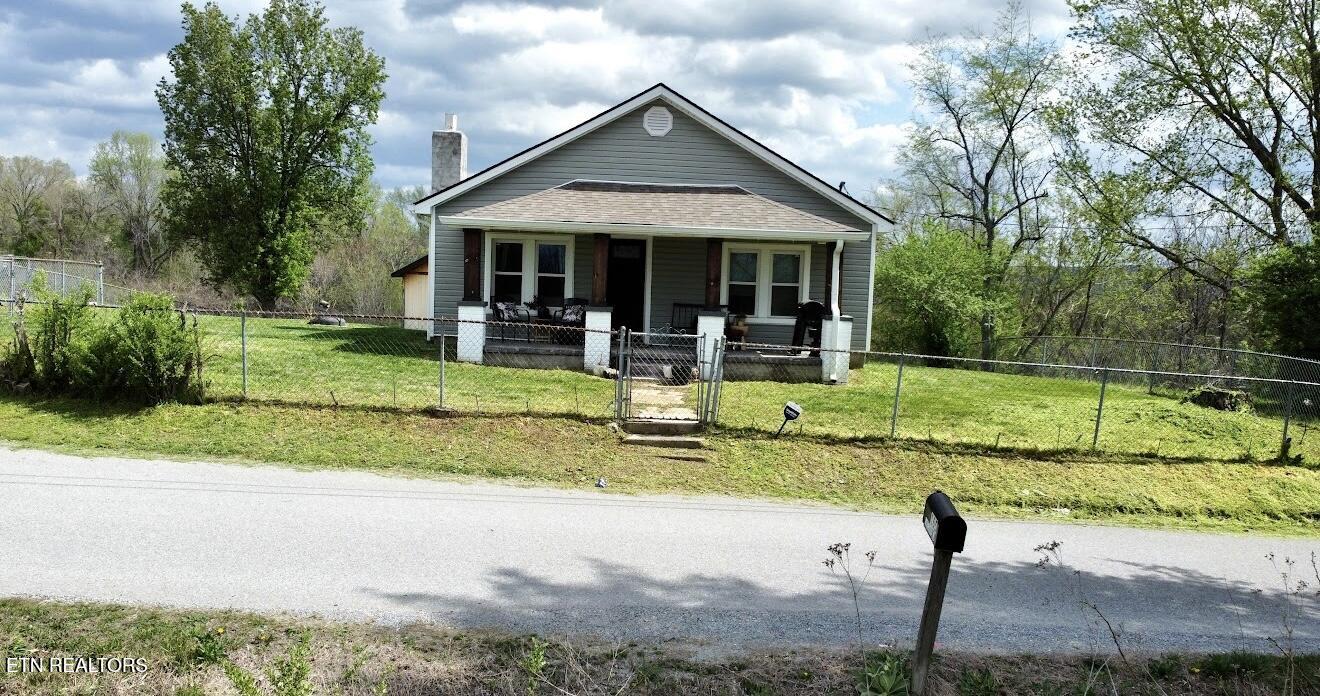 165 Lake Shore Lane, LaFollette