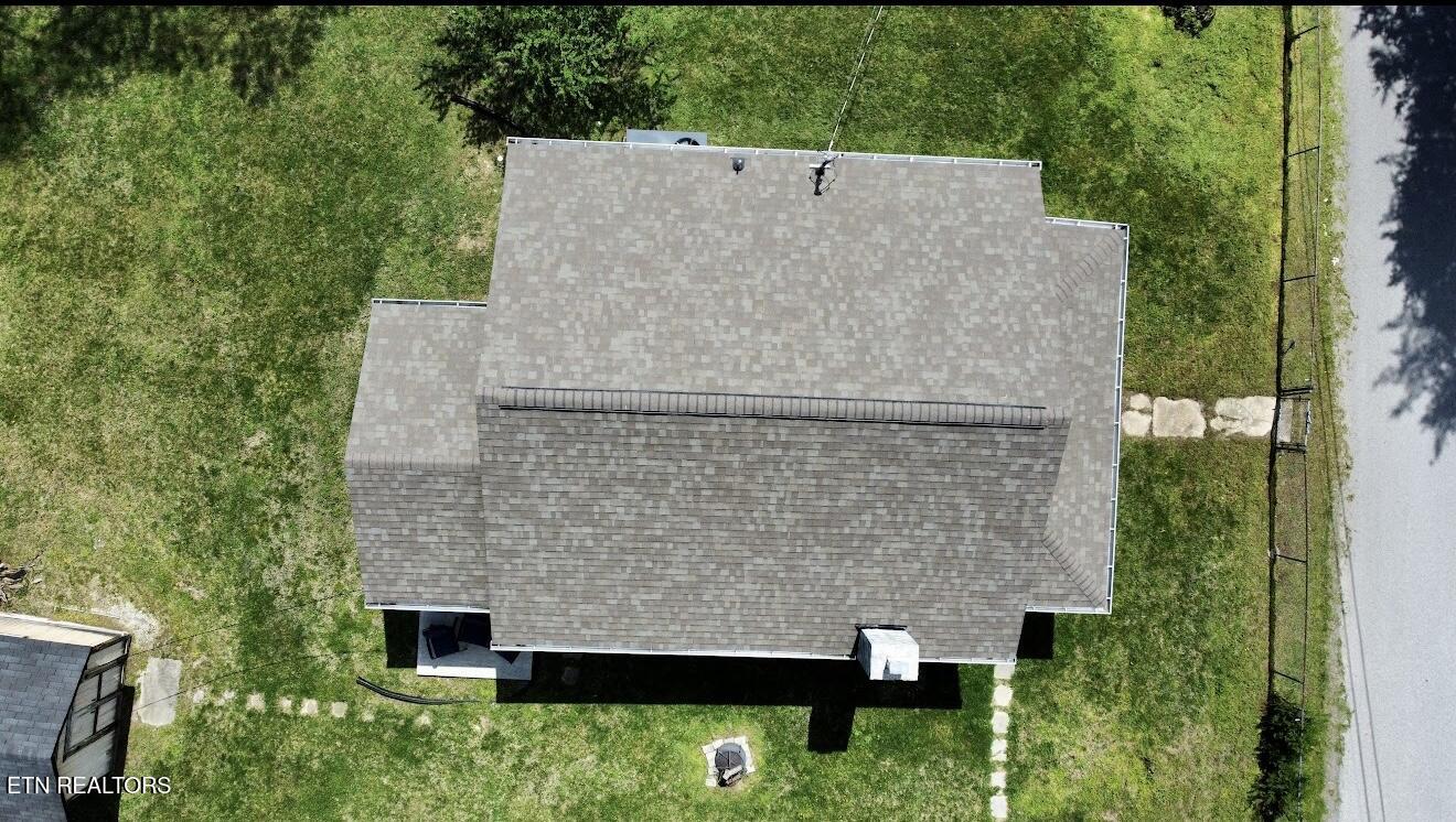 165 Lake Shore Lane, LaFollette