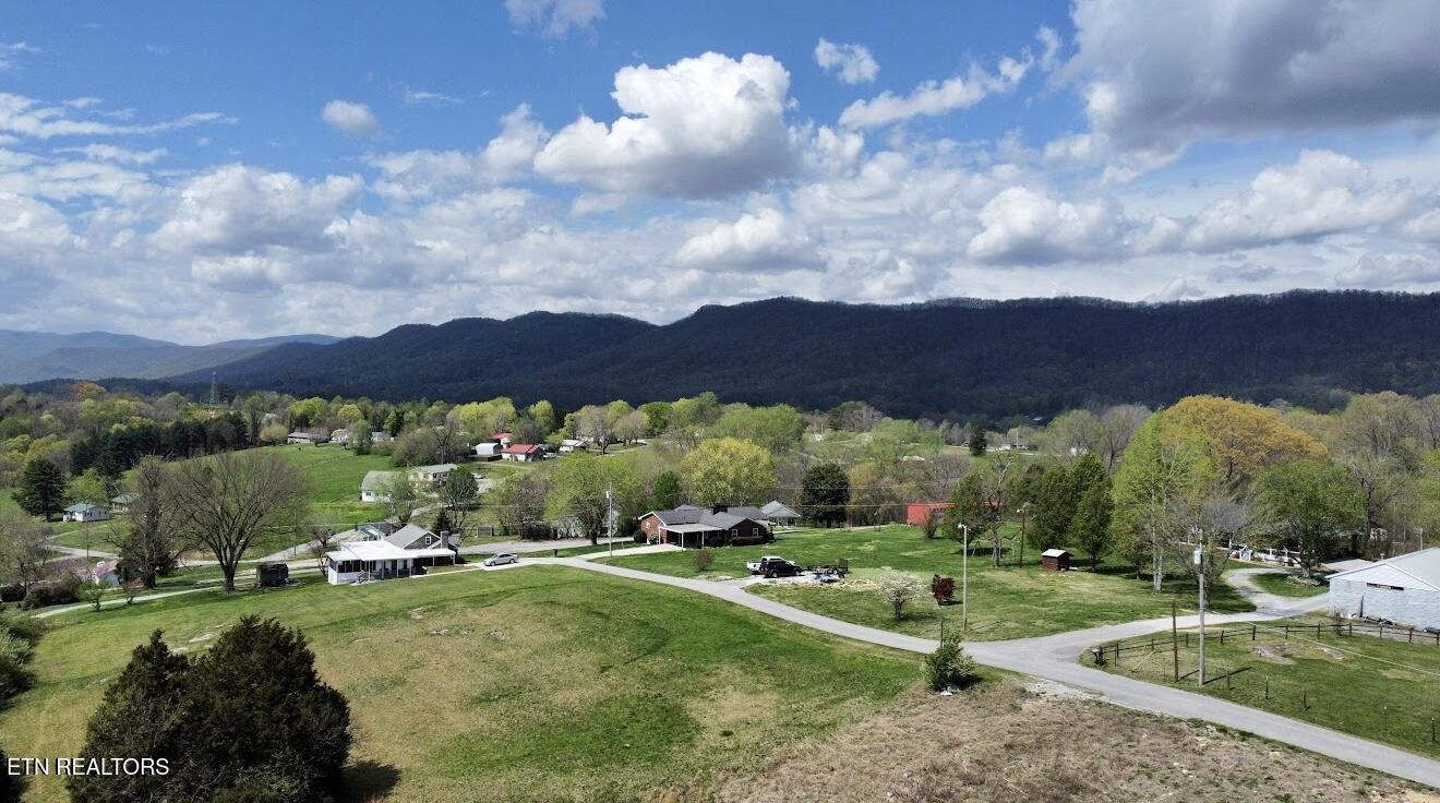 165 Lake Shore Lane, LaFollette