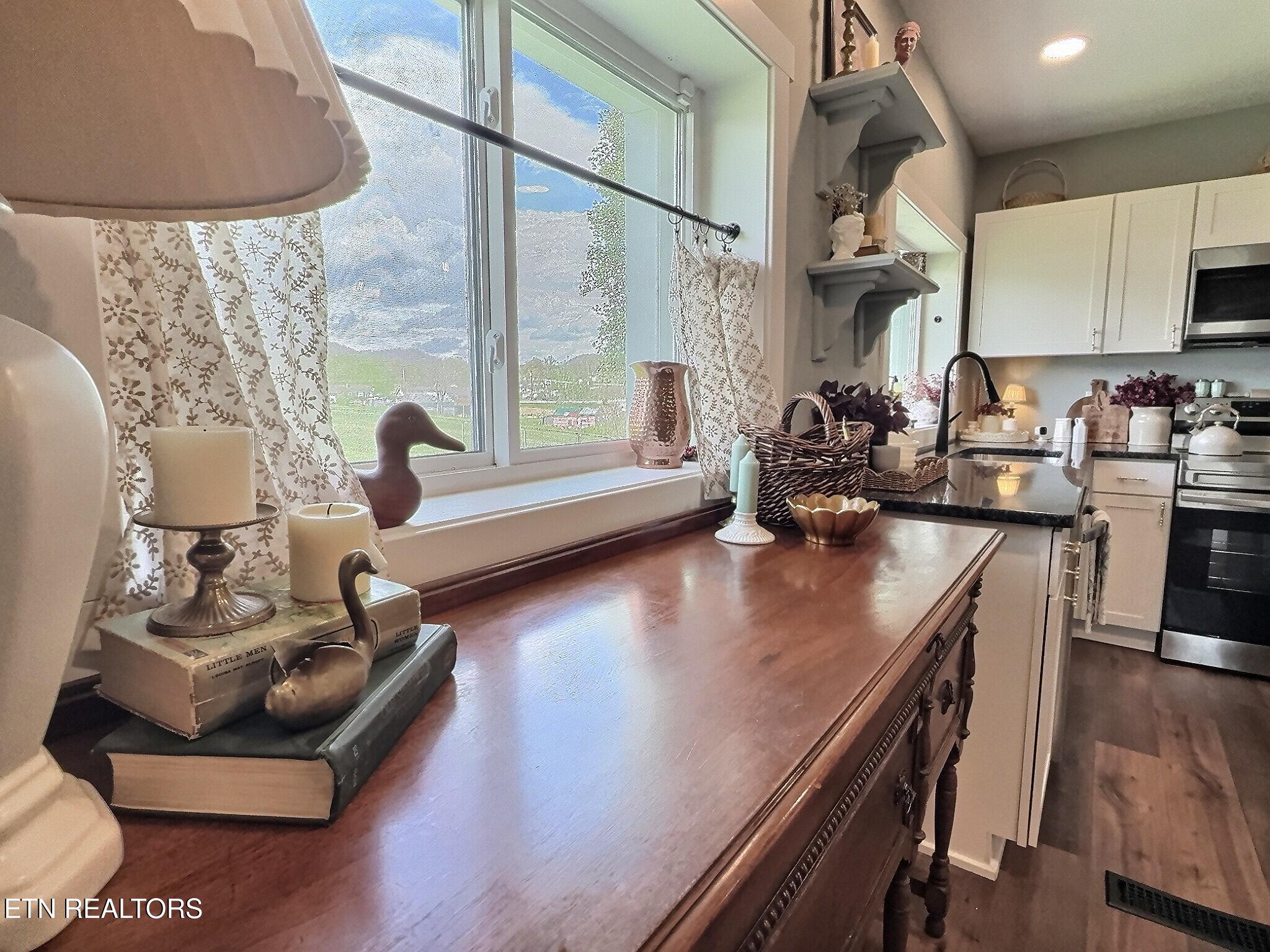 165 Lake Shore Lane, LaFollette