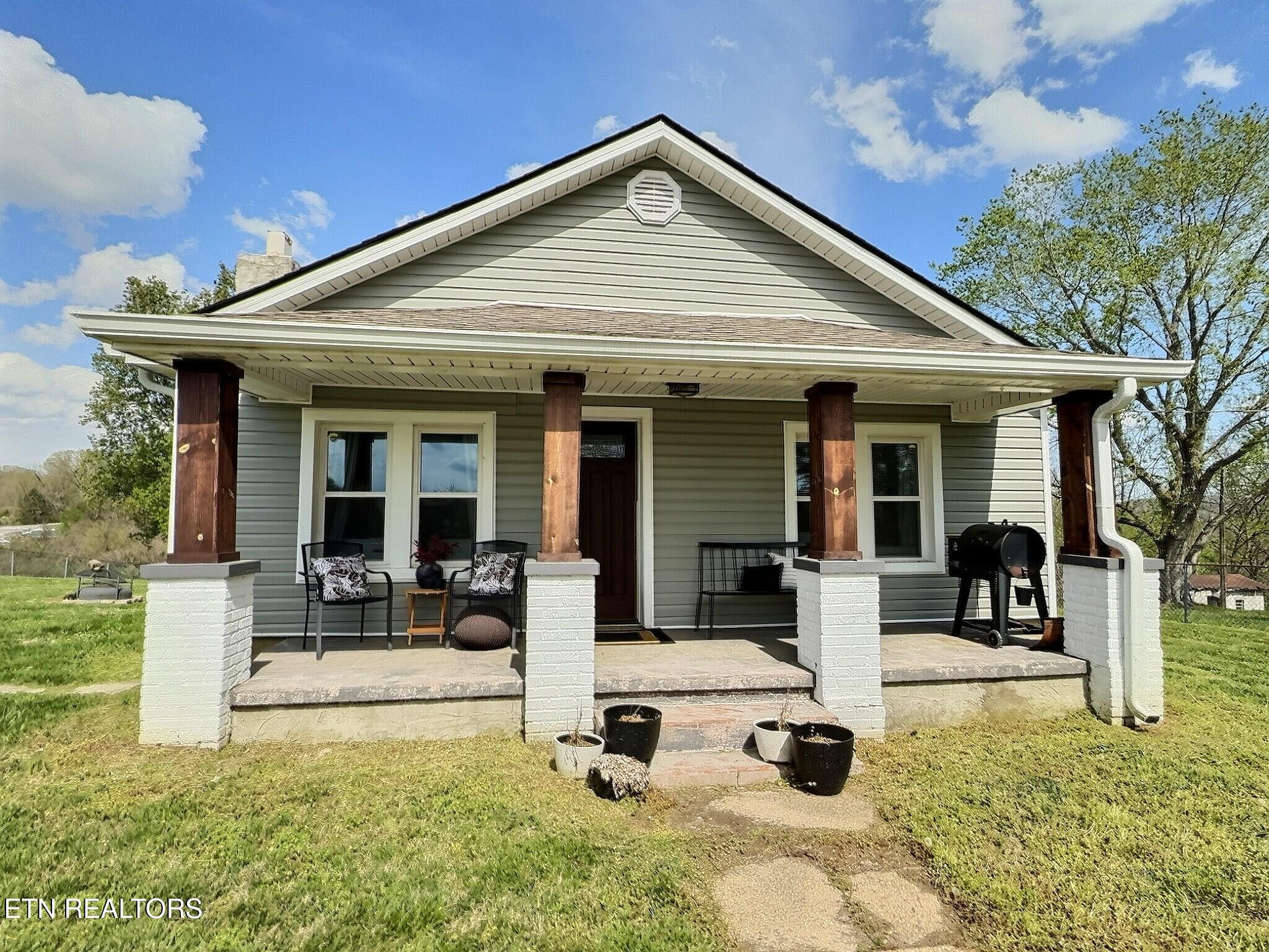 165 Lake Shore Lane, LaFollette