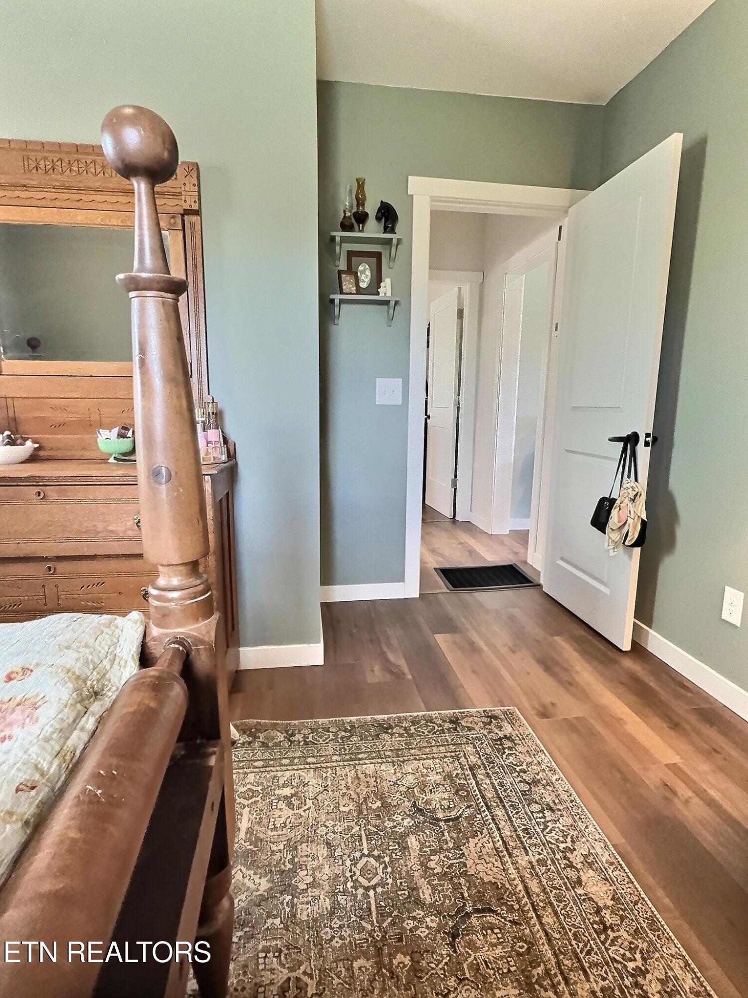 165 Lake Shore Lane, LaFollette