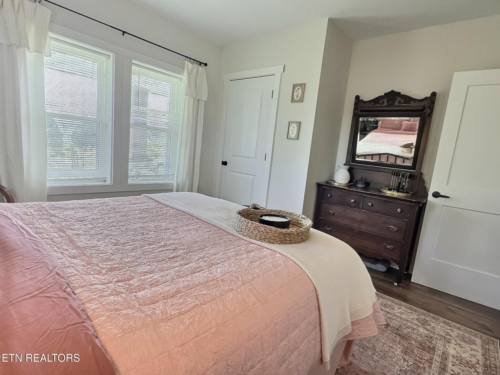 165 Lake Shore Lane, LaFollette