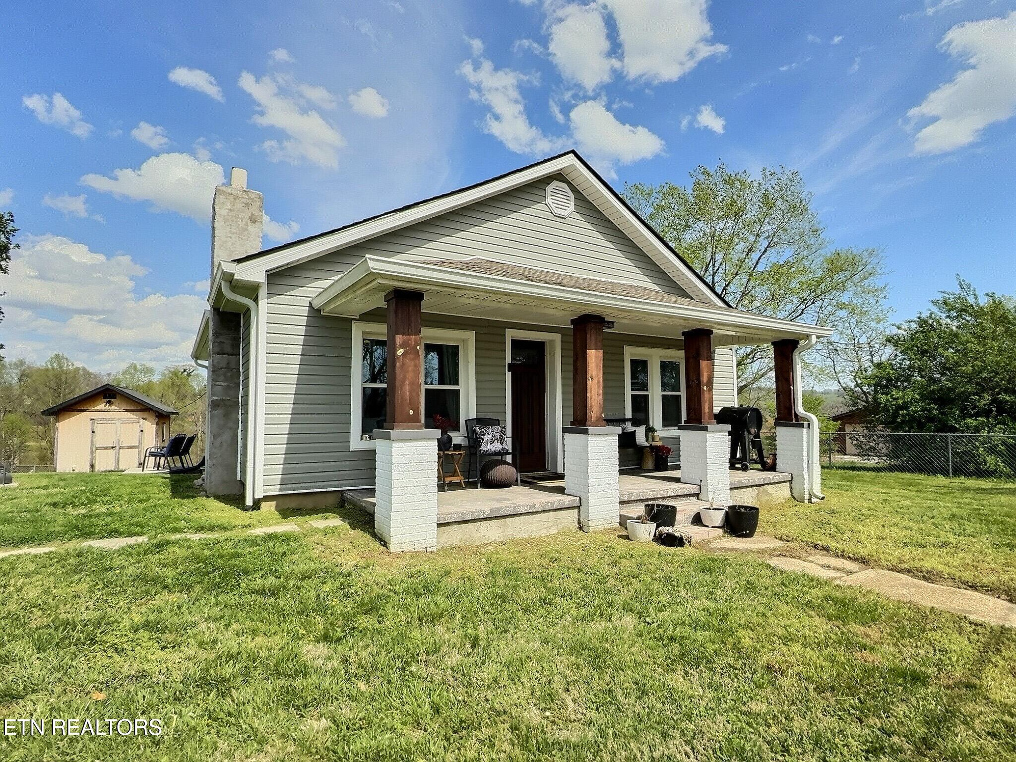 165 Lake Shore Lane, LaFollette