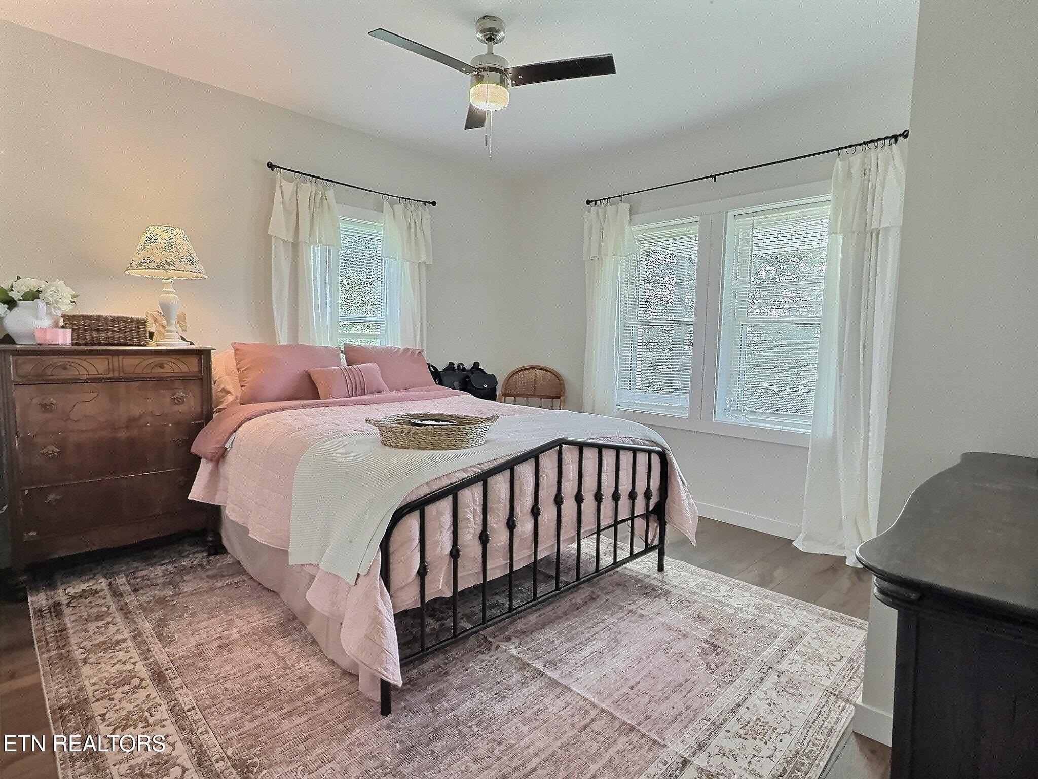 165 Lake Shore Lane, LaFollette