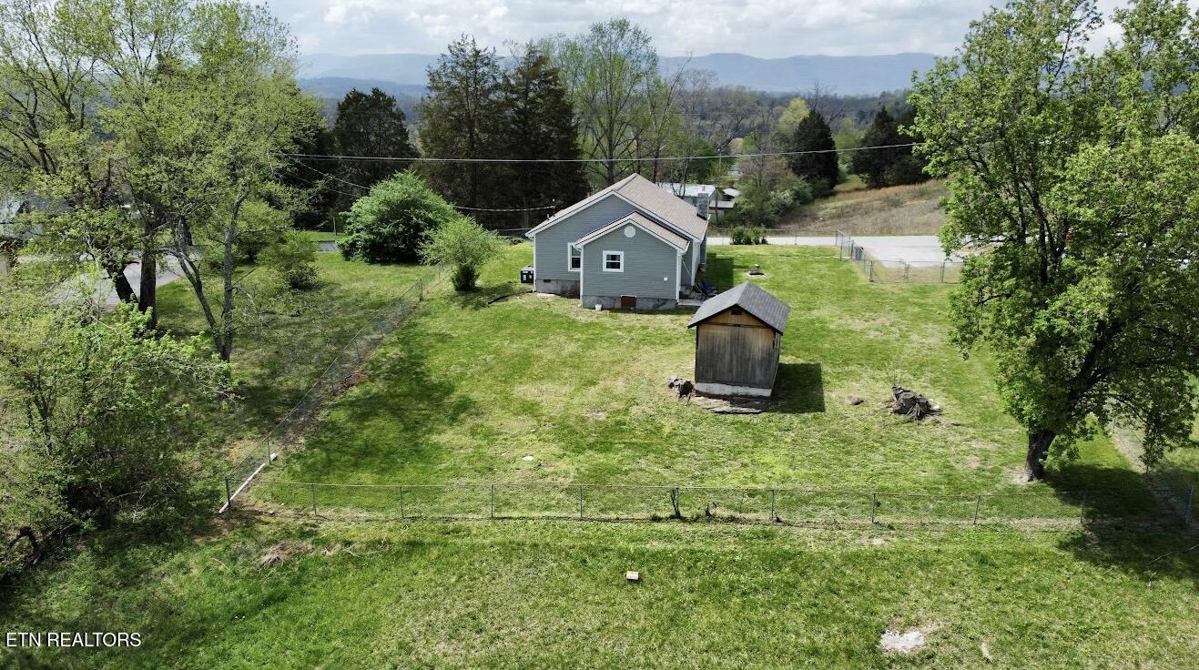 165 Lake Shore Lane, LaFollette