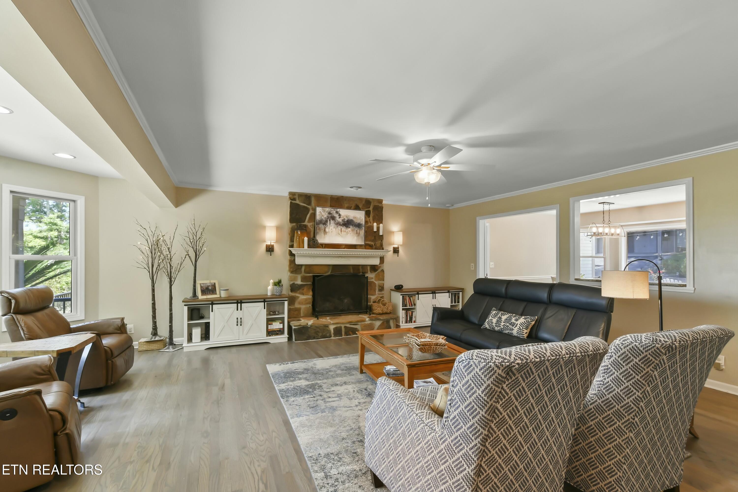 1517 Deerfield Way, LaFollette