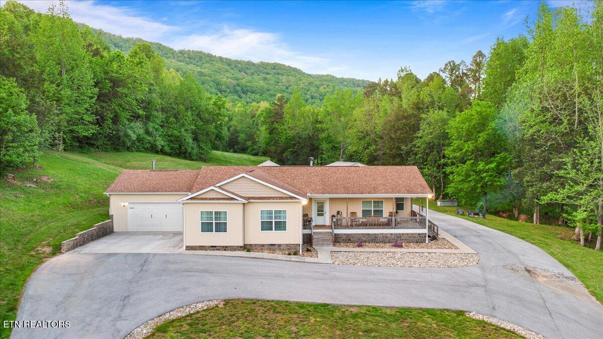 116 Sussex Lane, LaFollette