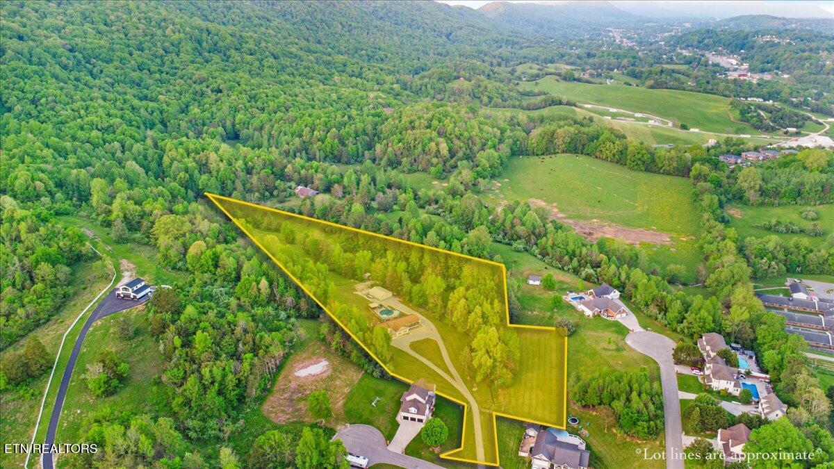 116 Sussex Lane, LaFollette