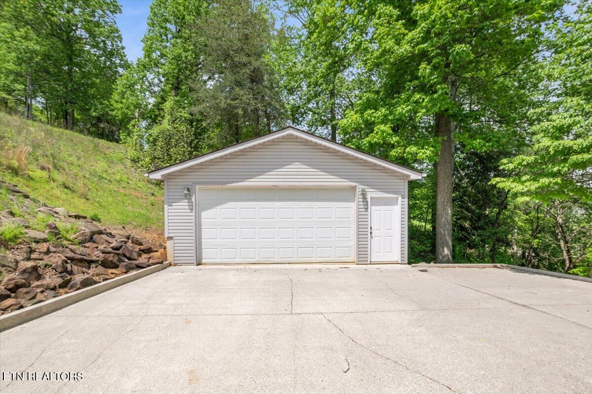 334 Little Buck Lane, LaFollette