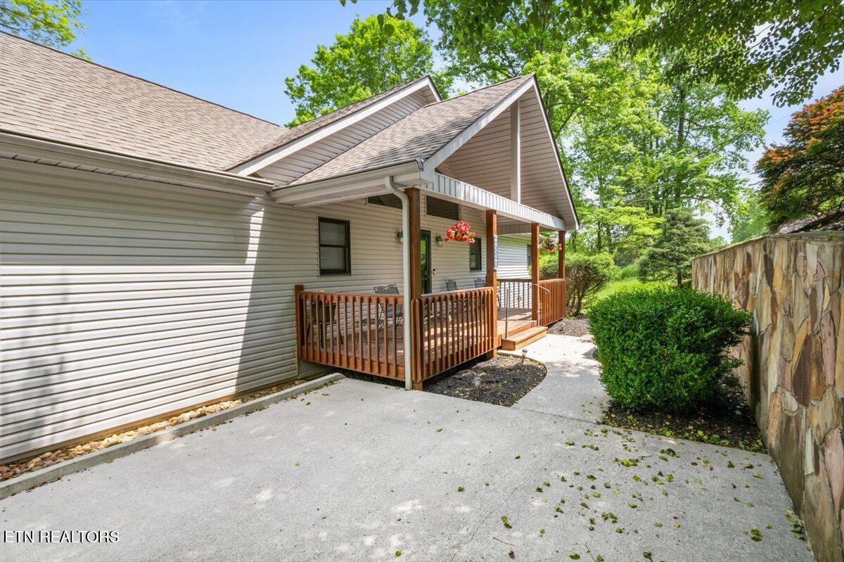 334 Little Buck Lane, LaFollette