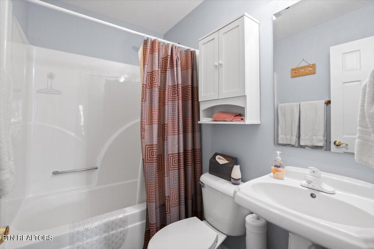 334 Little Buck Lane, LaFollette