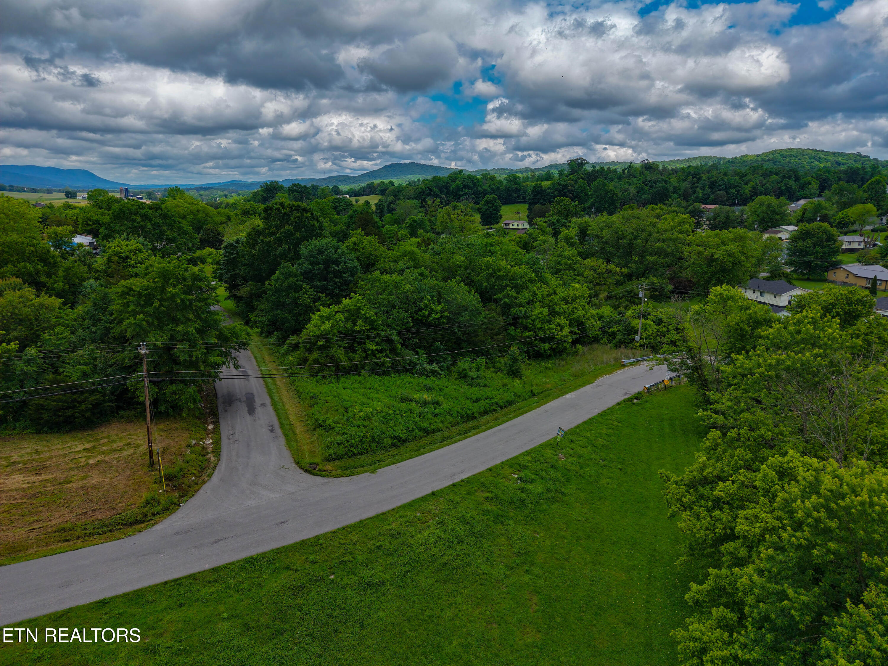 Brook Lane, LaFollette