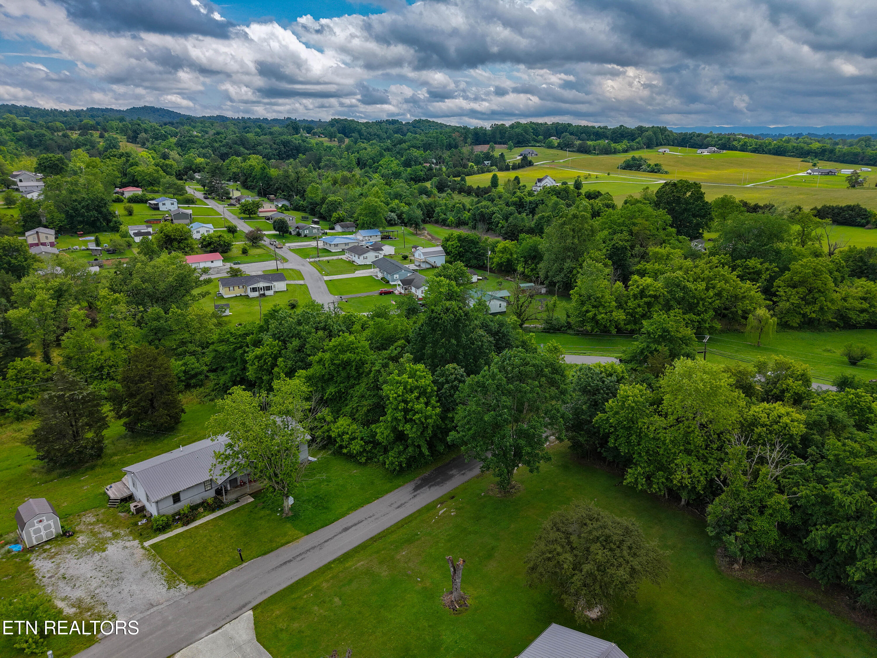Brook Lane, LaFollette