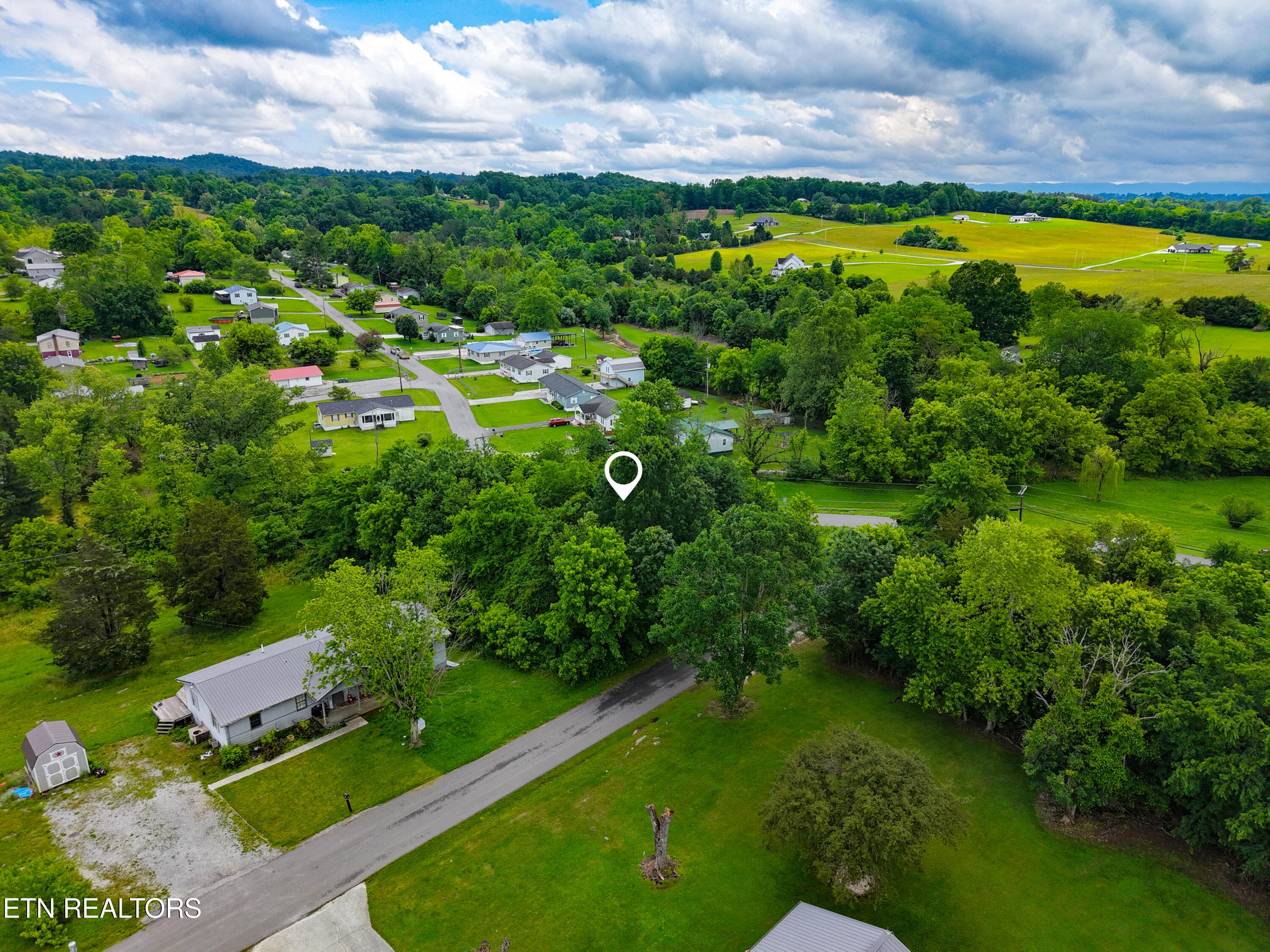 Brook Lane, LaFollette