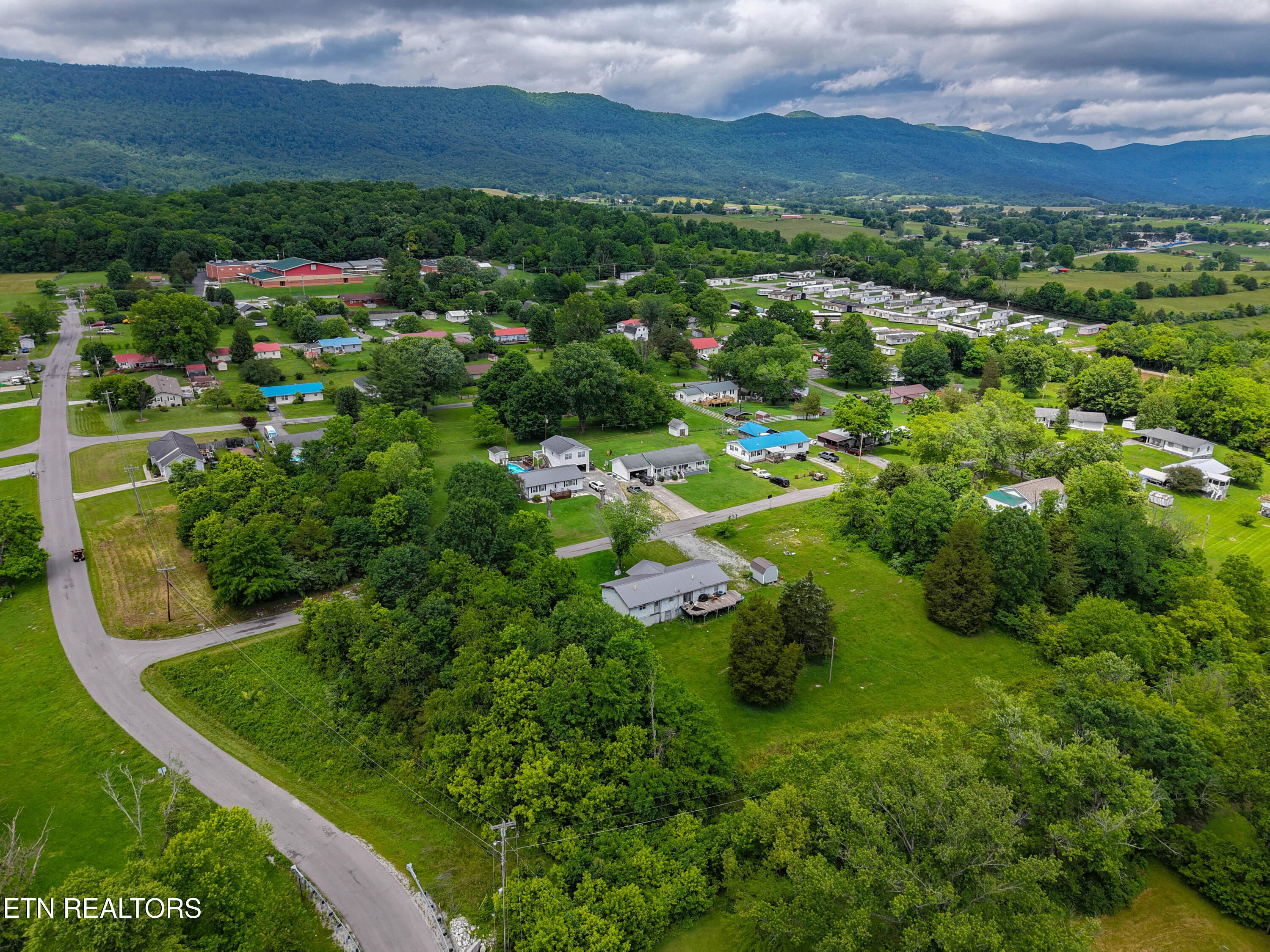 Brook Lane, LaFollette