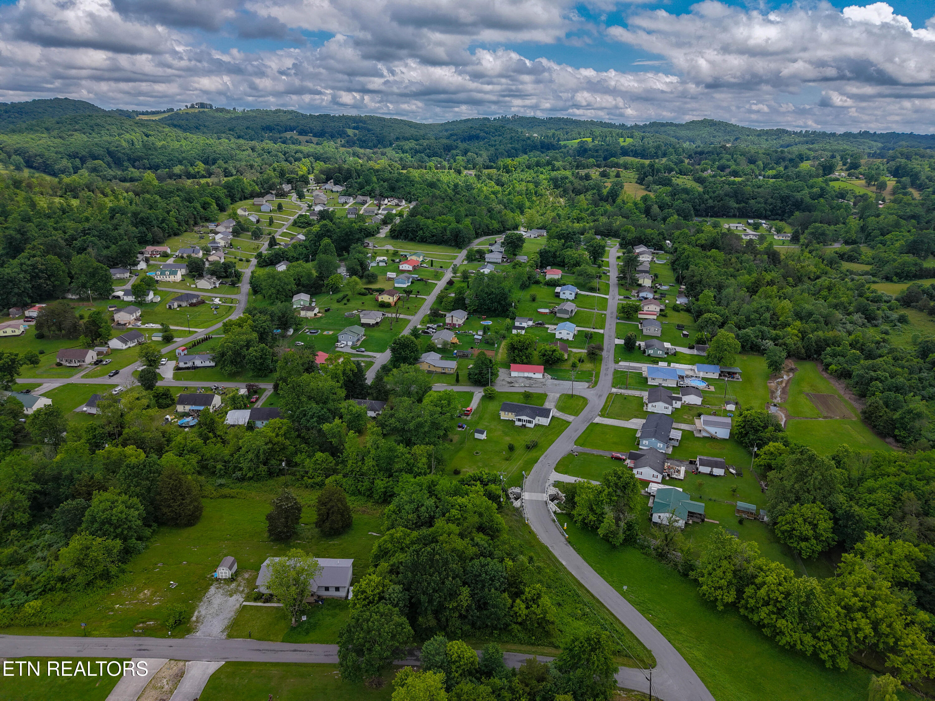 Brook Lane, LaFollette