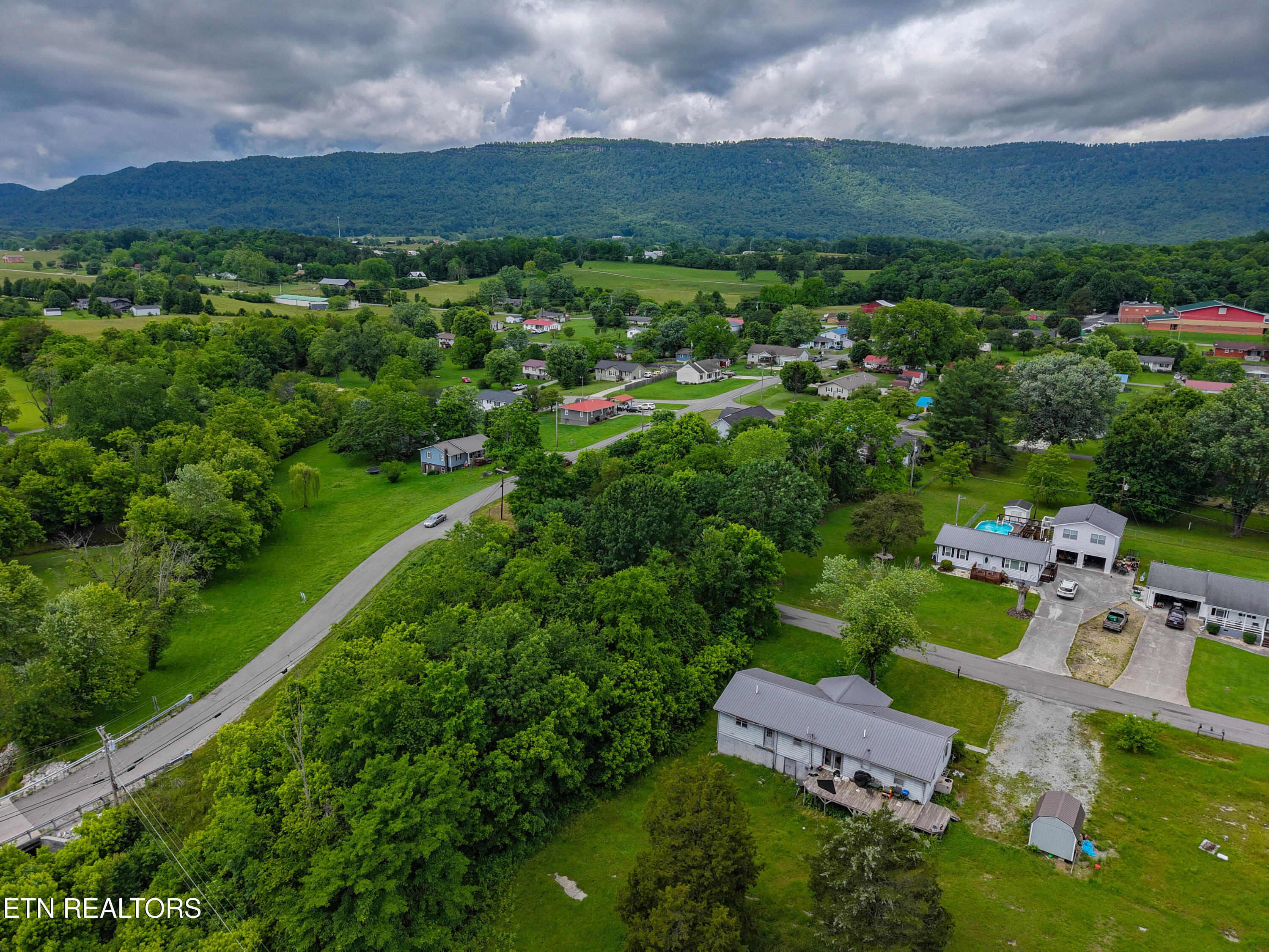 Brook Lane, LaFollette