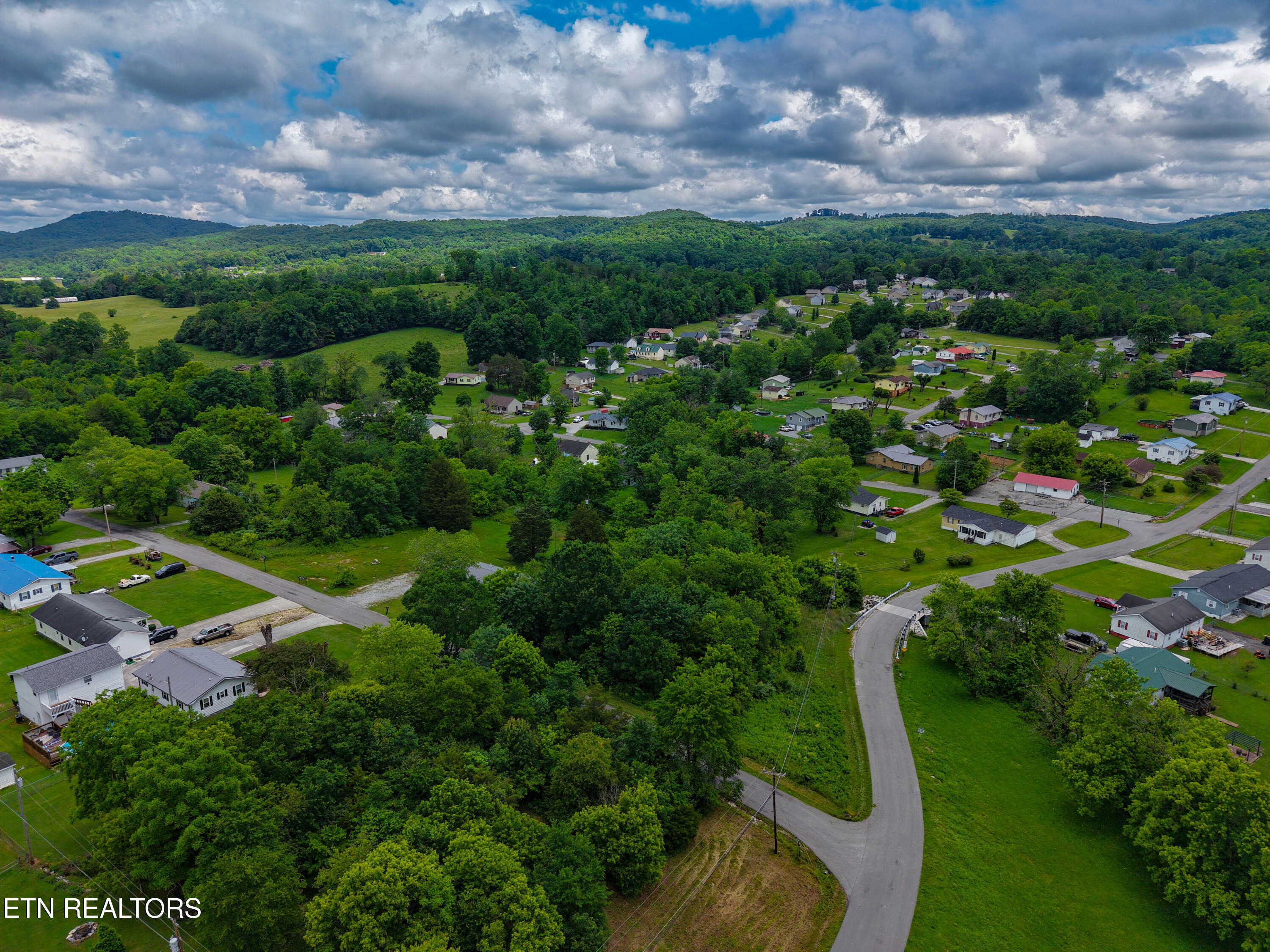 Brook Lane, LaFollette