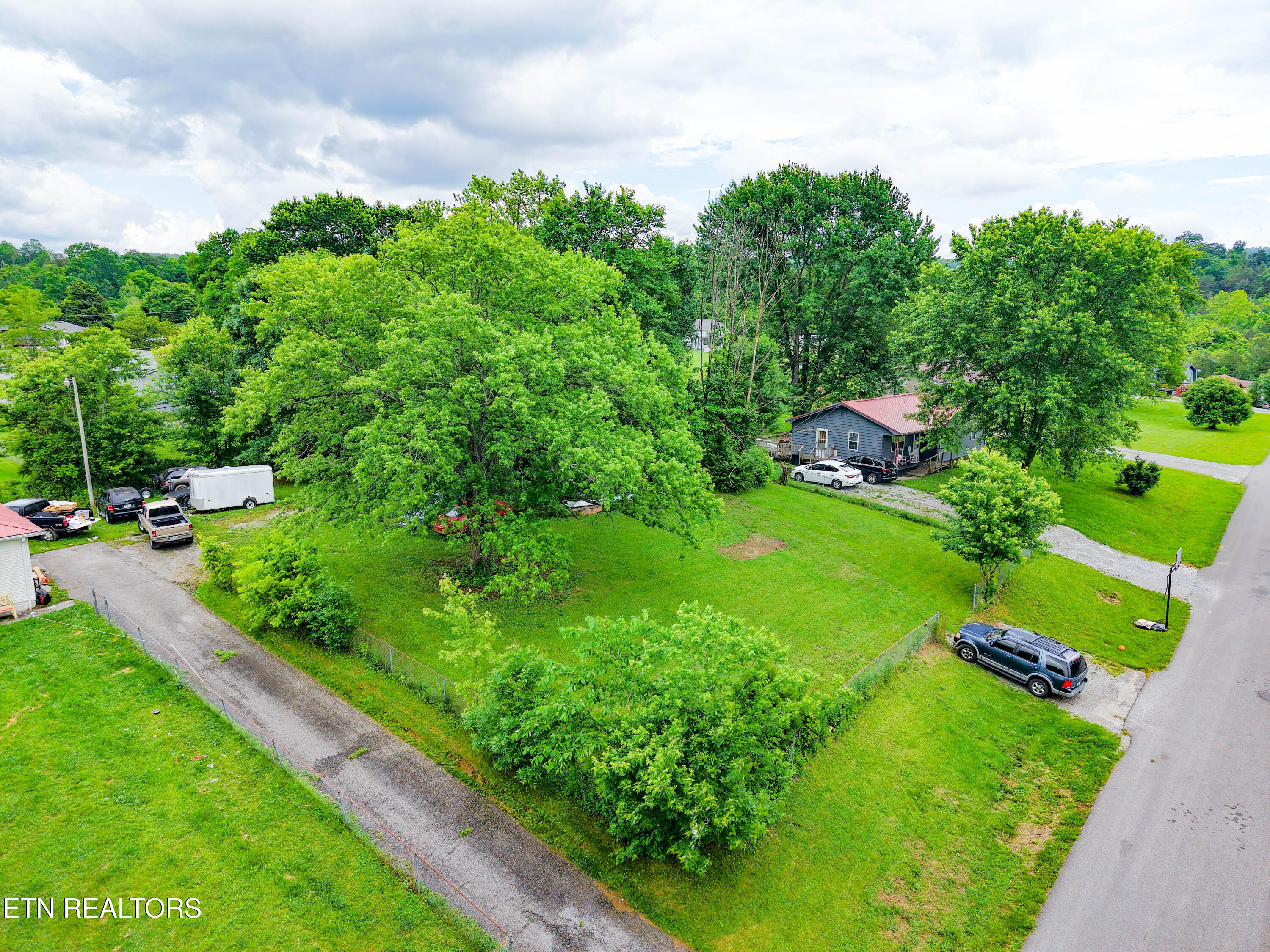 Valley View Rd, LaFollette