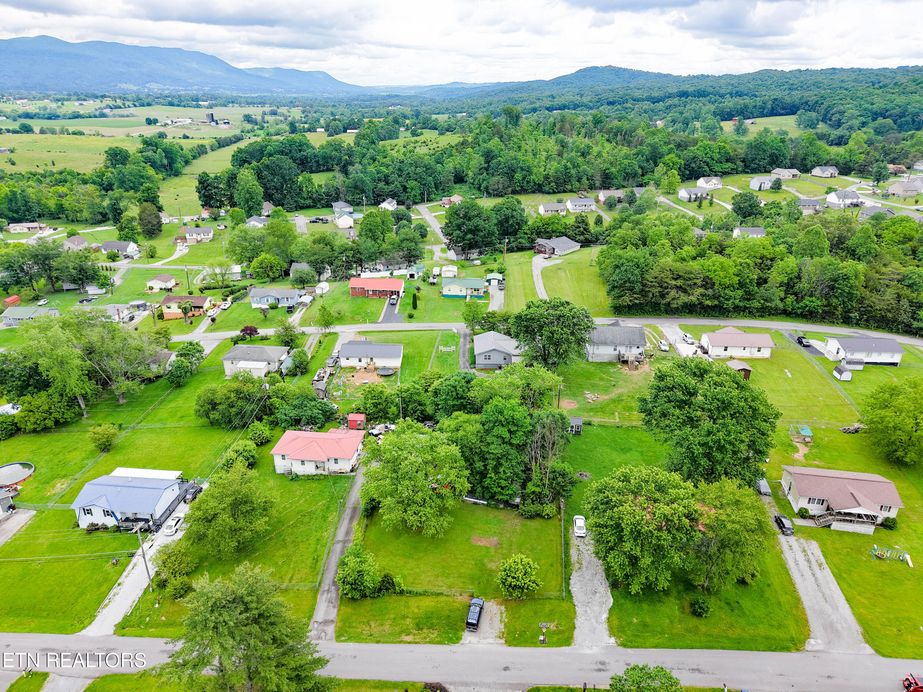 Valley View Rd, LaFollette