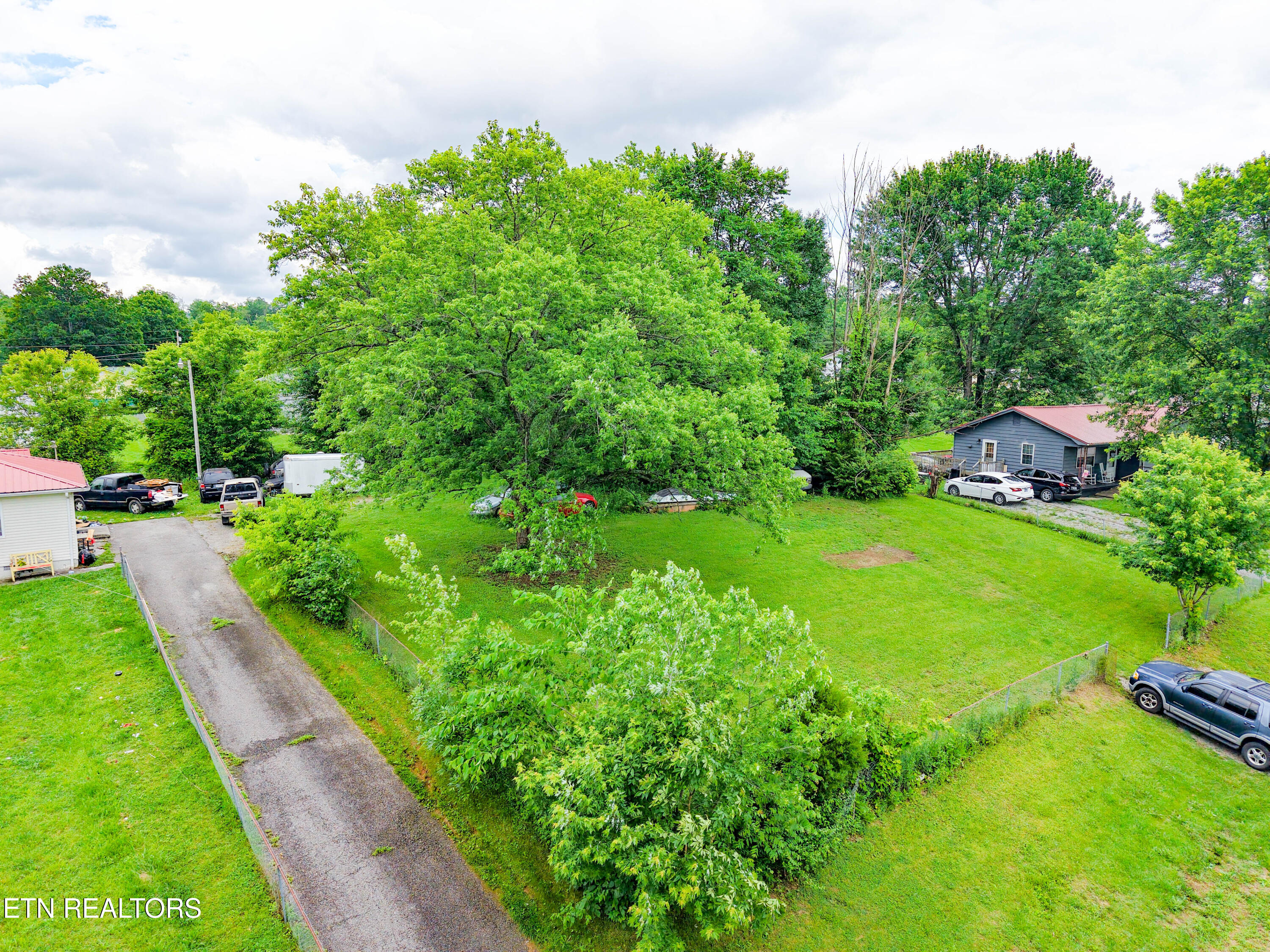 Valley View Rd, LaFollette