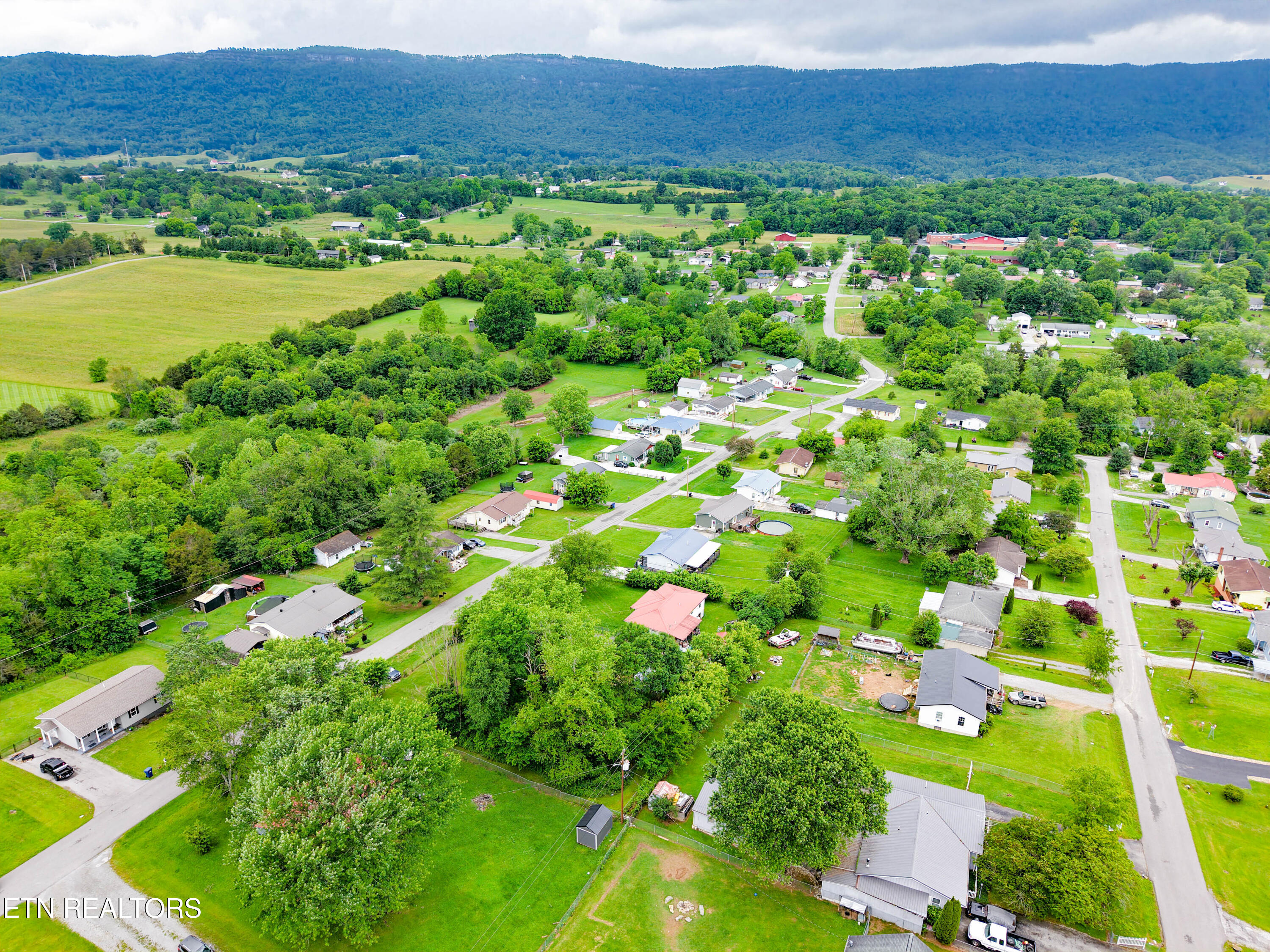 Valley View Rd, LaFollette