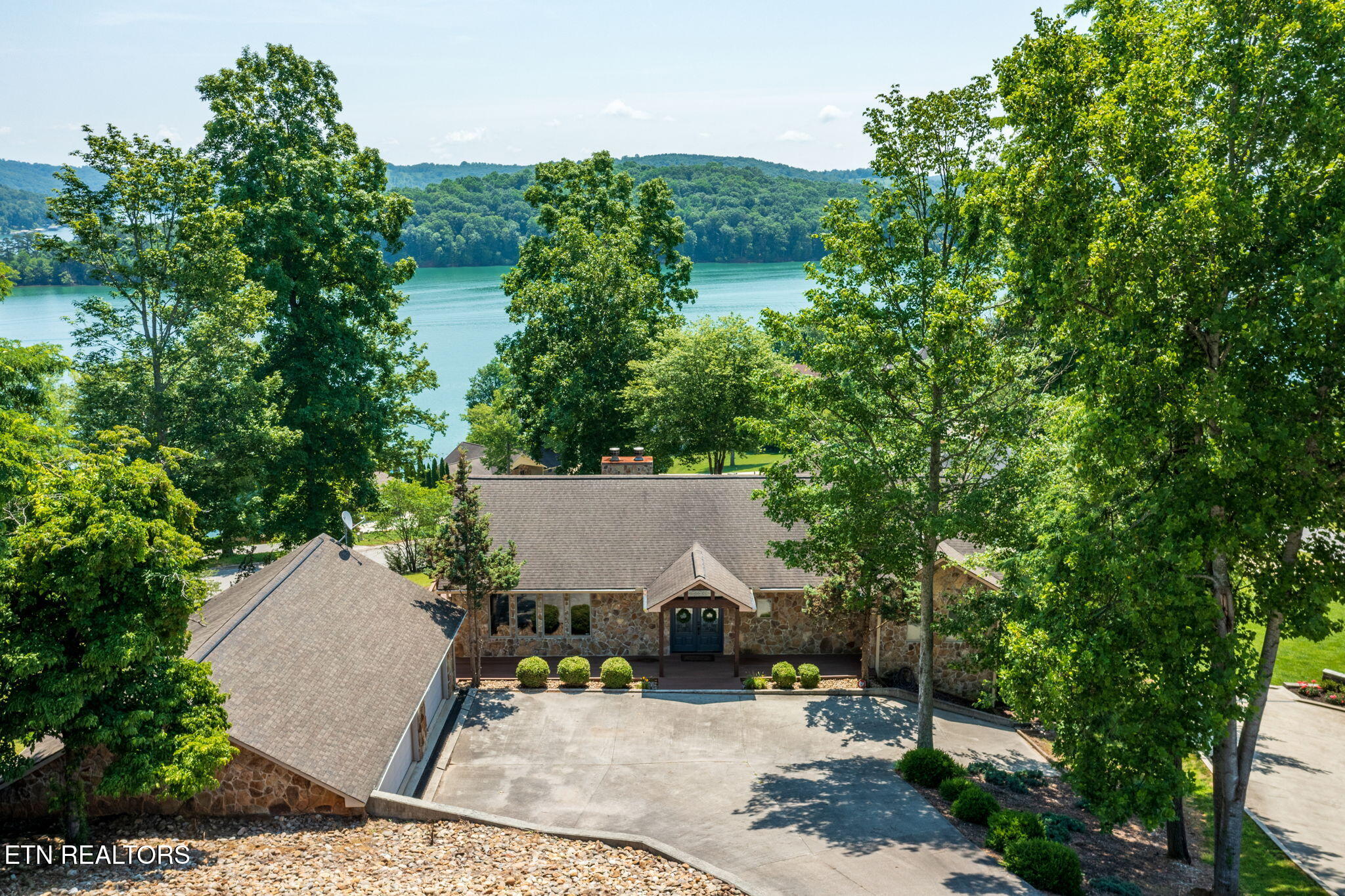 226 Mountain Crest Drive, LaFollette