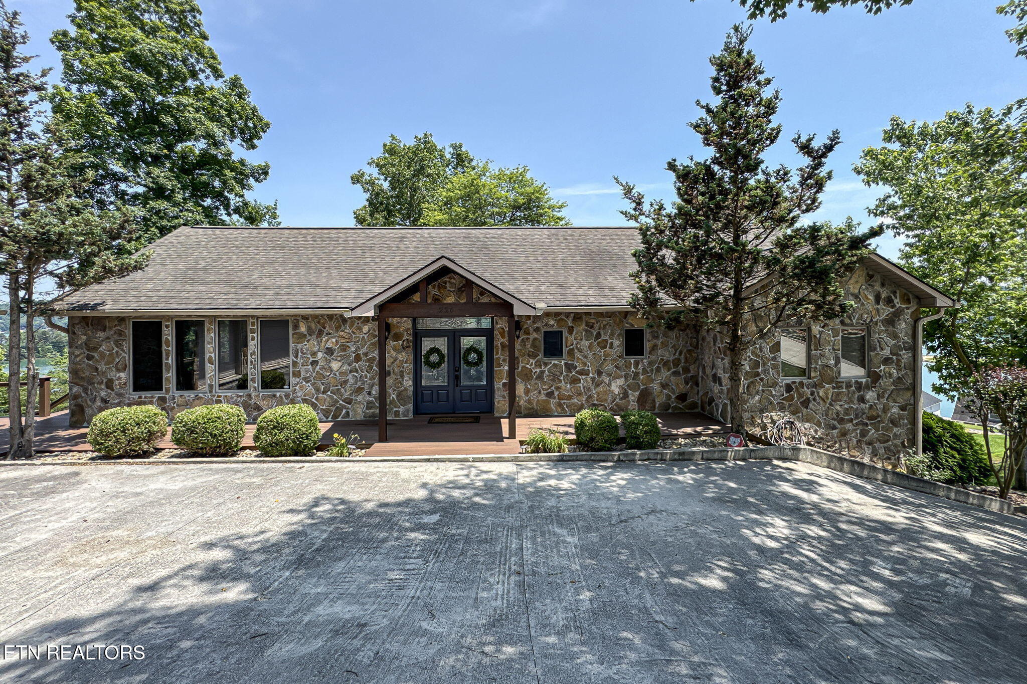 226 Mountain Crest Drive, LaFollette