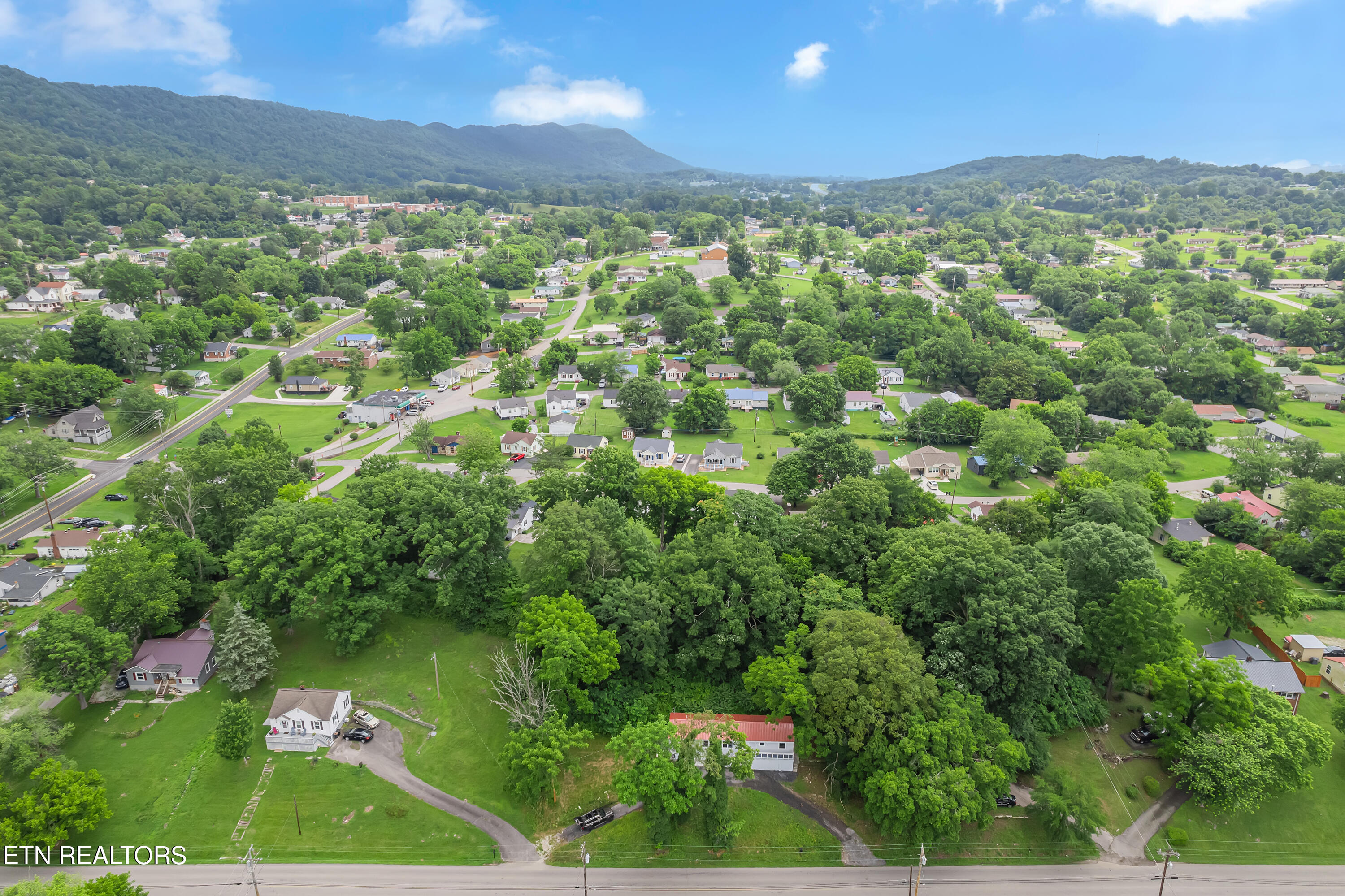 409 S Indiana Ave, LaFollette