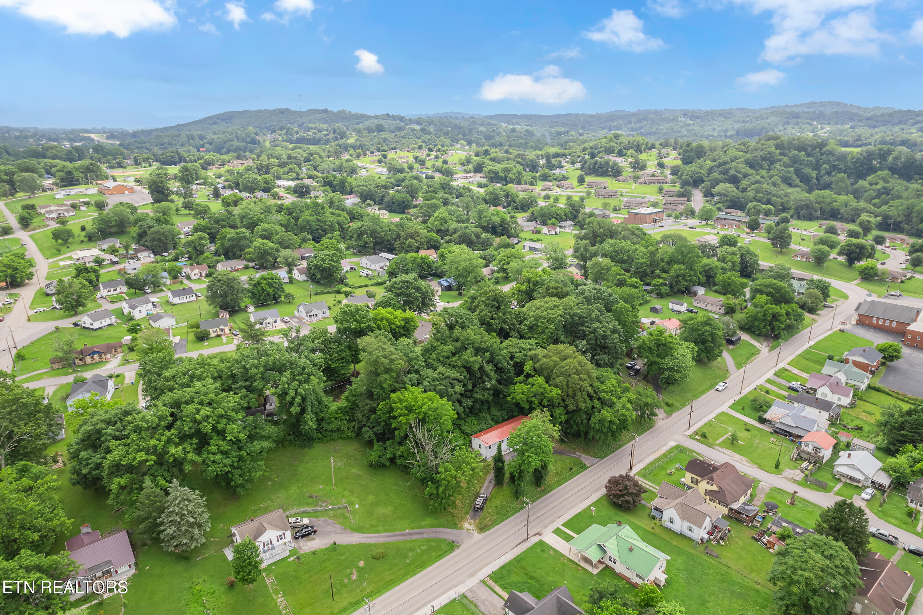 409 S Indiana Ave, LaFollette