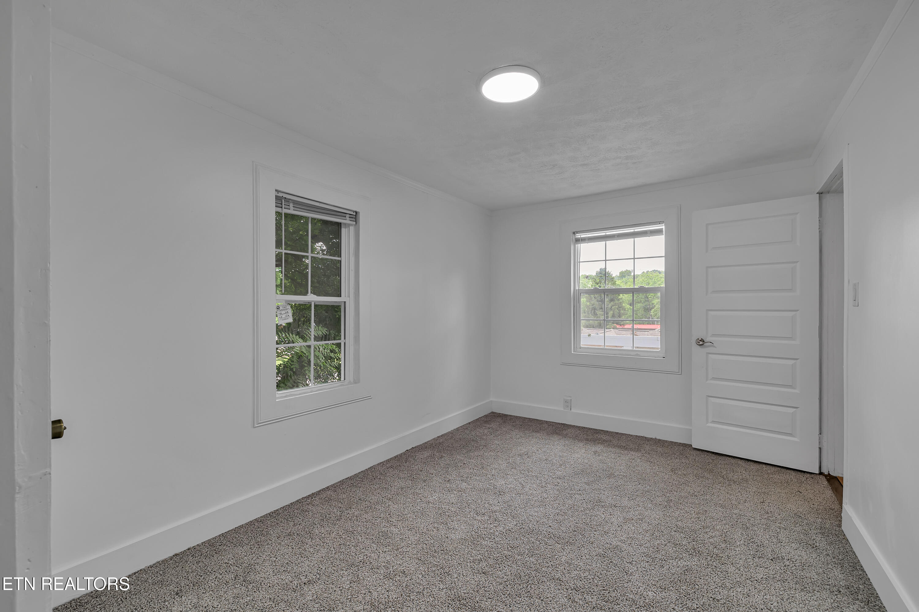 409 S Indiana Ave, LaFollette