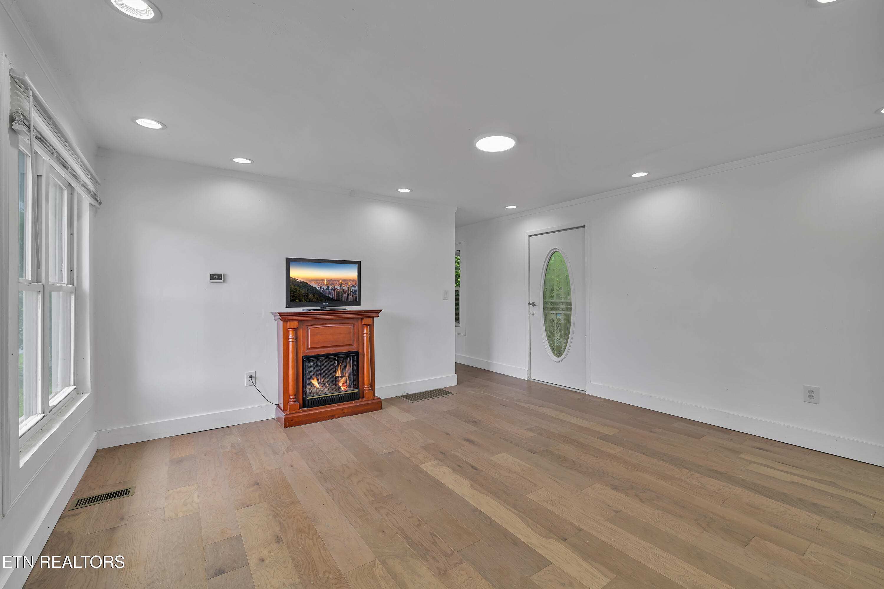 409 S Indiana Ave, LaFollette