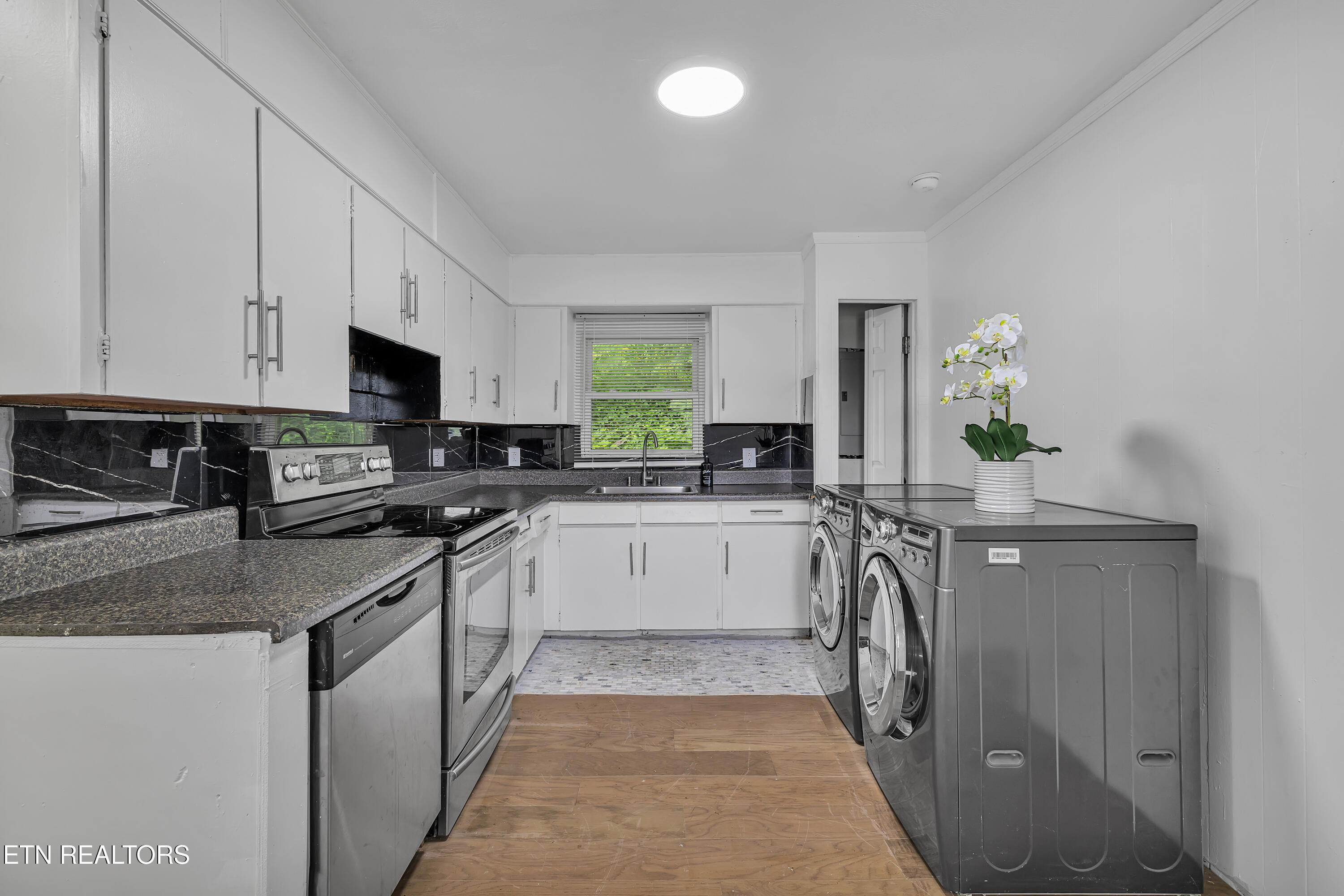 409 S Indiana Ave, LaFollette