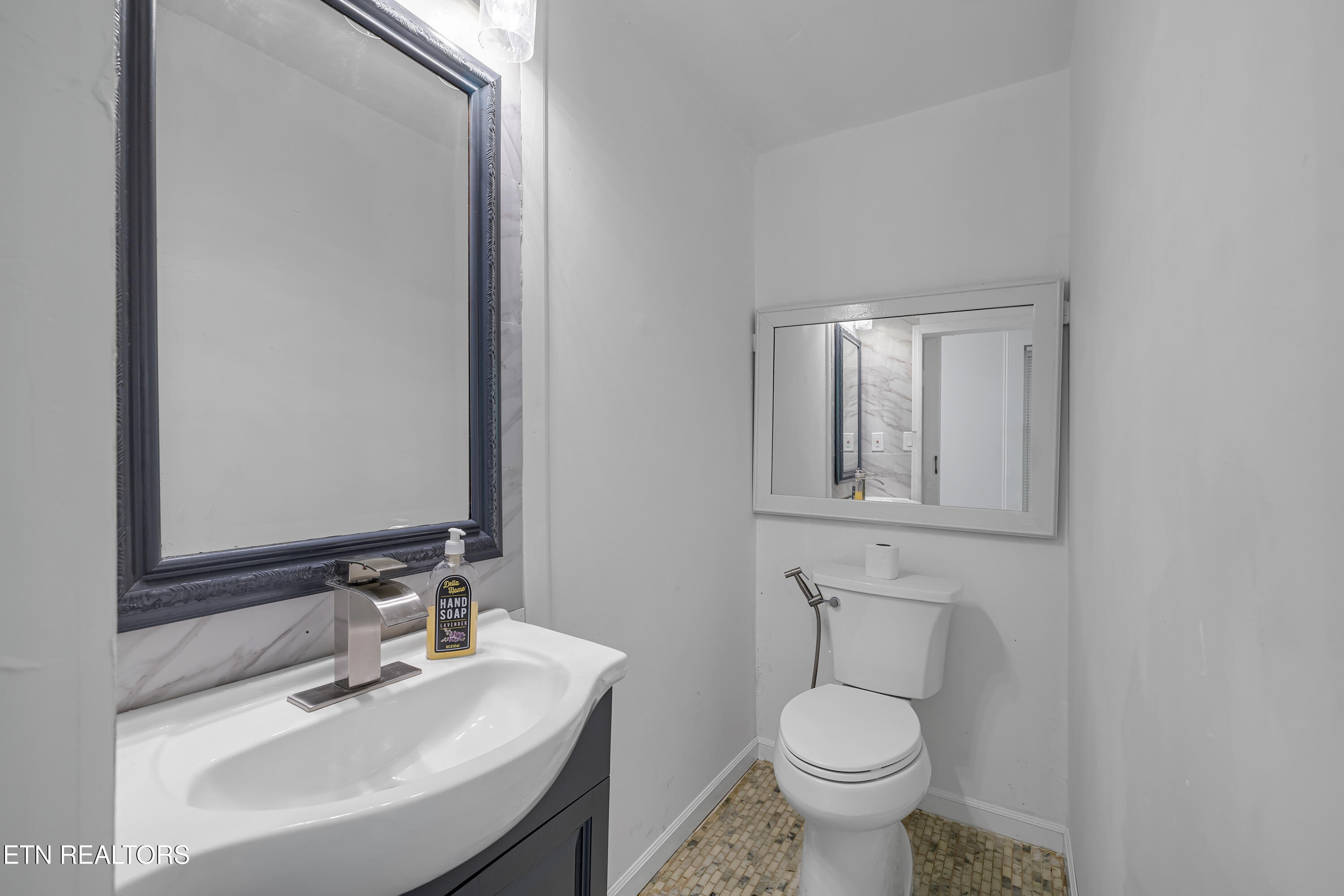 409 S Indiana Ave, LaFollette