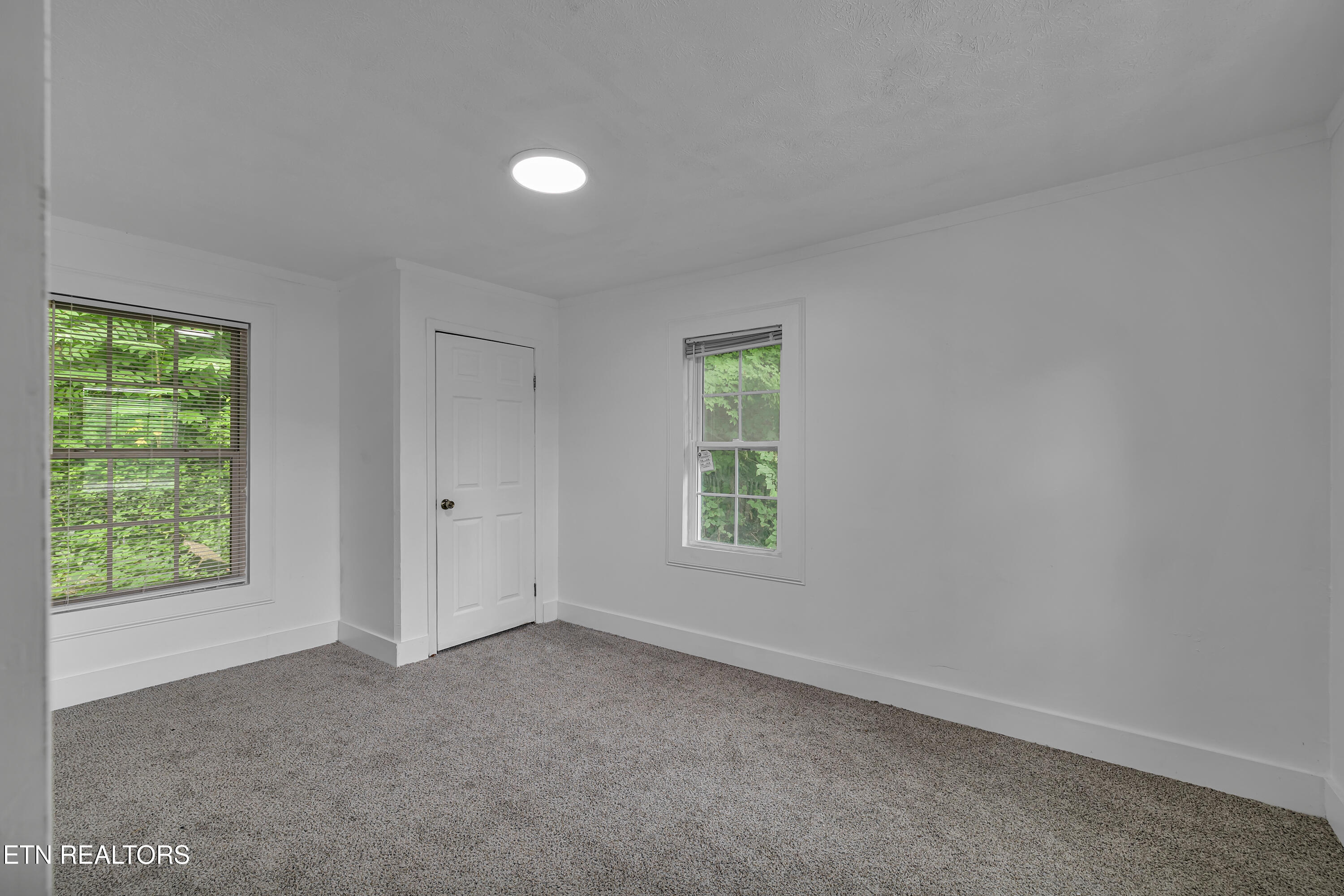 409 S Indiana Ave, LaFollette