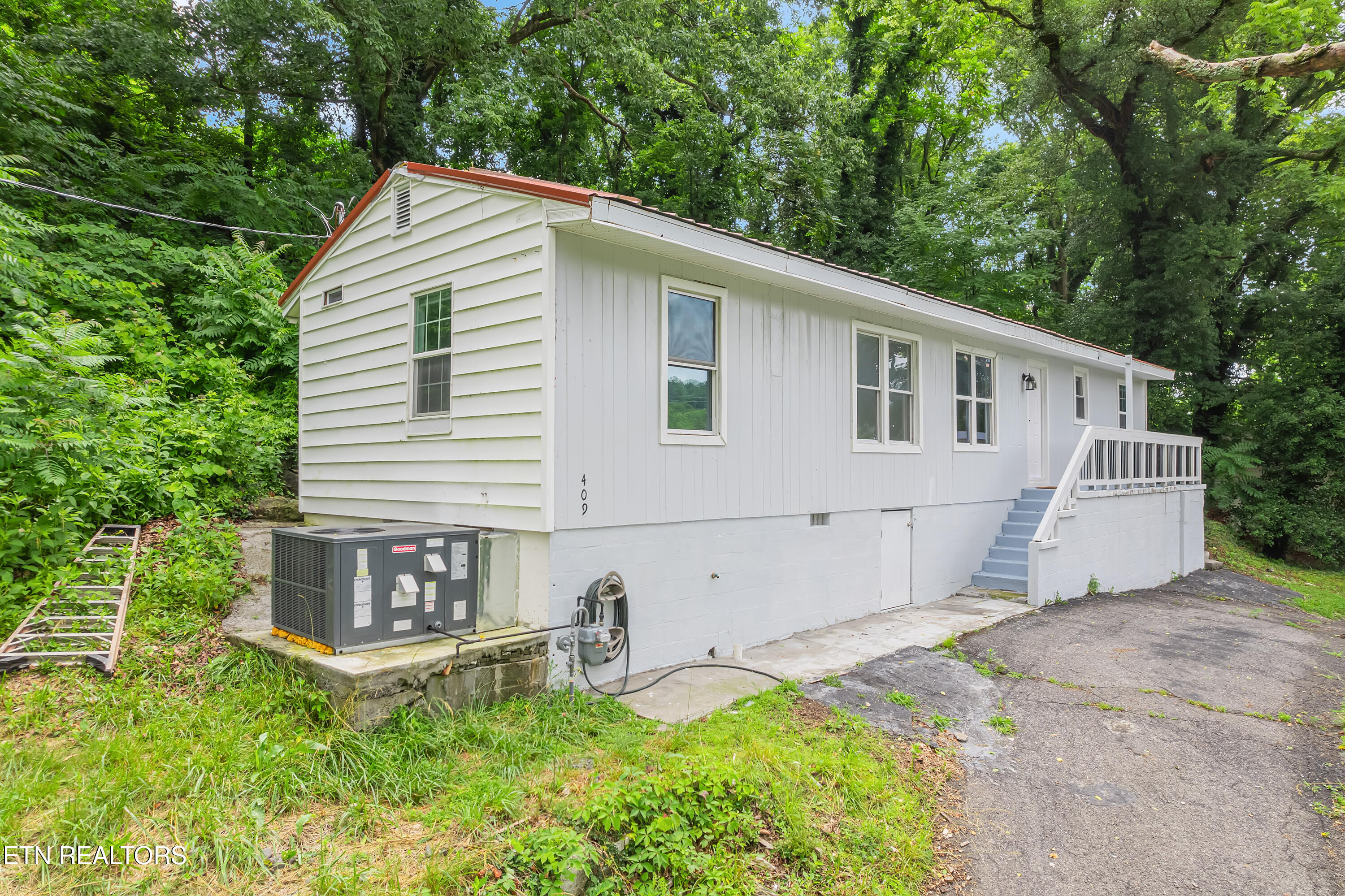 409 S Indiana Ave, LaFollette