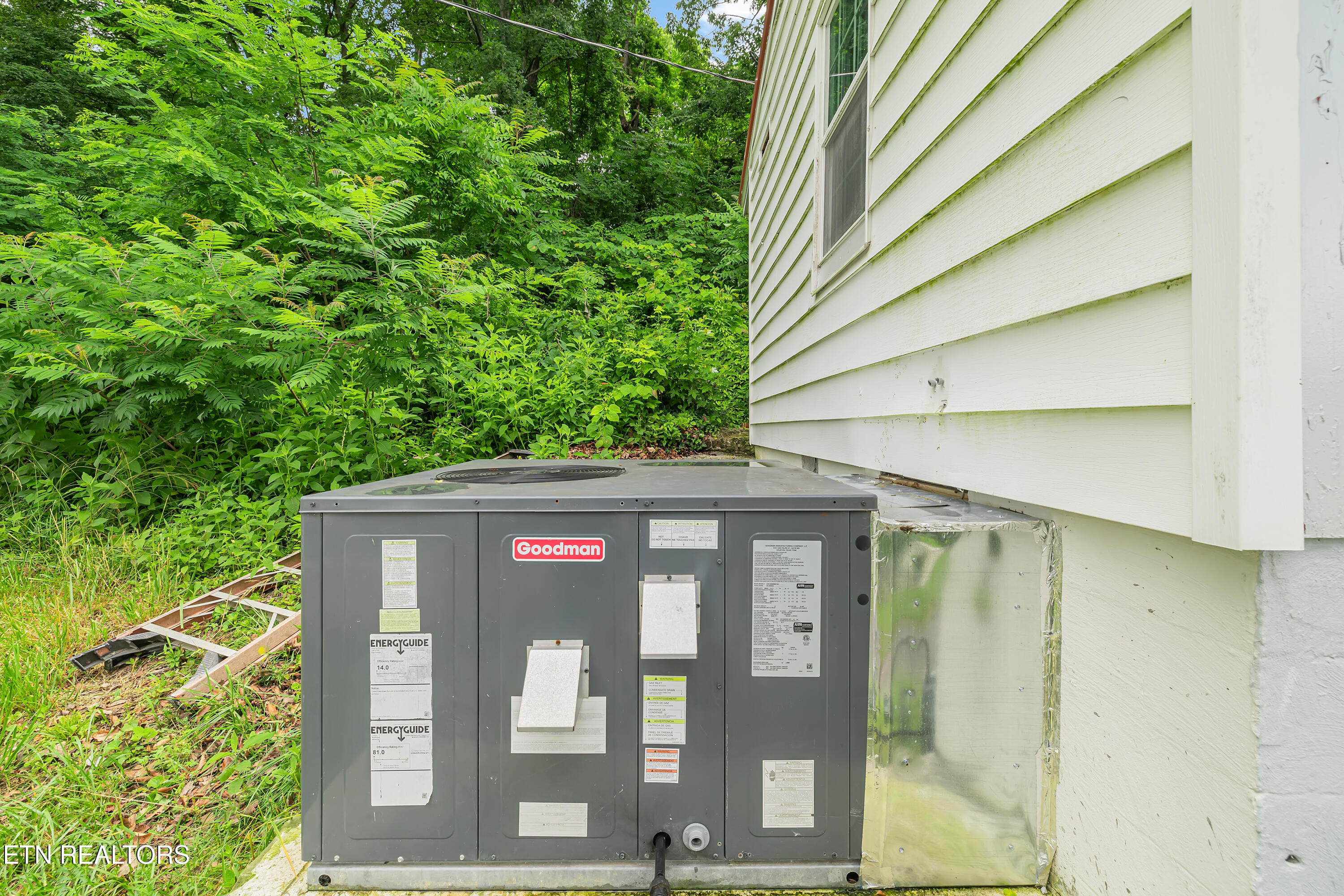 409 S Indiana Ave, LaFollette