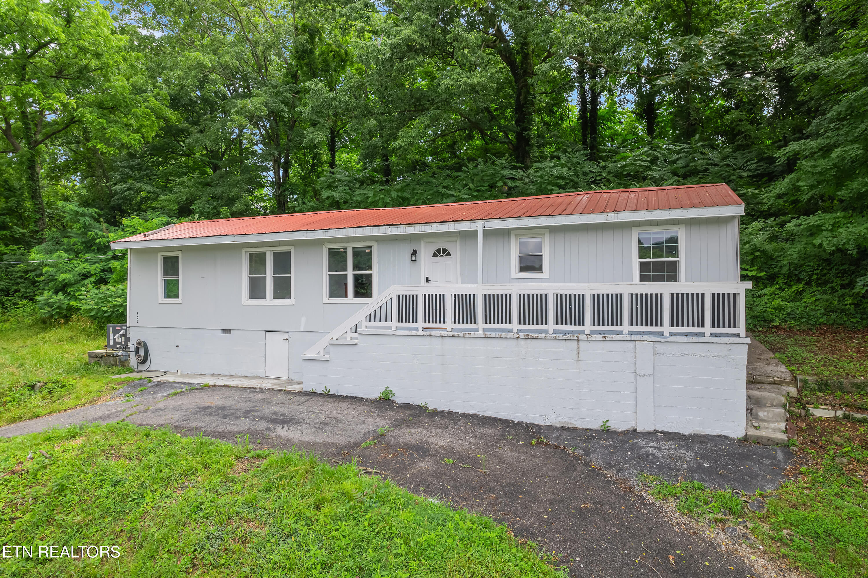 409 S Indiana Ave, LaFollette