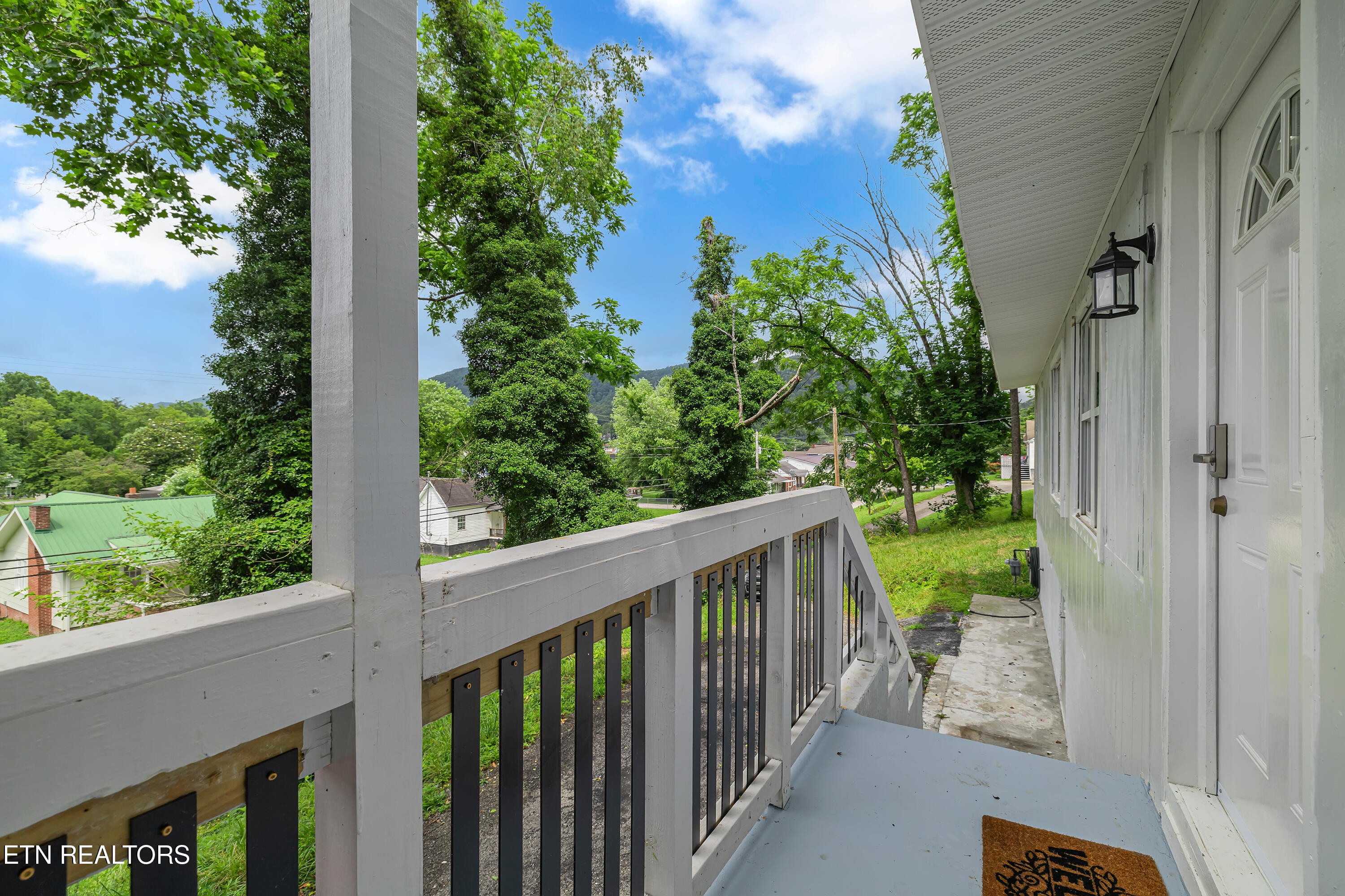 409 S Indiana Ave, LaFollette