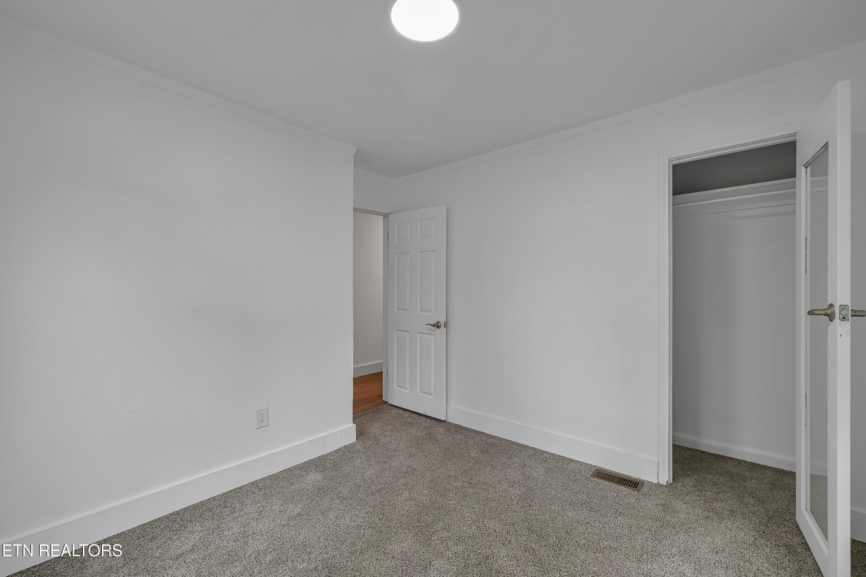 409 S Indiana Ave, LaFollette