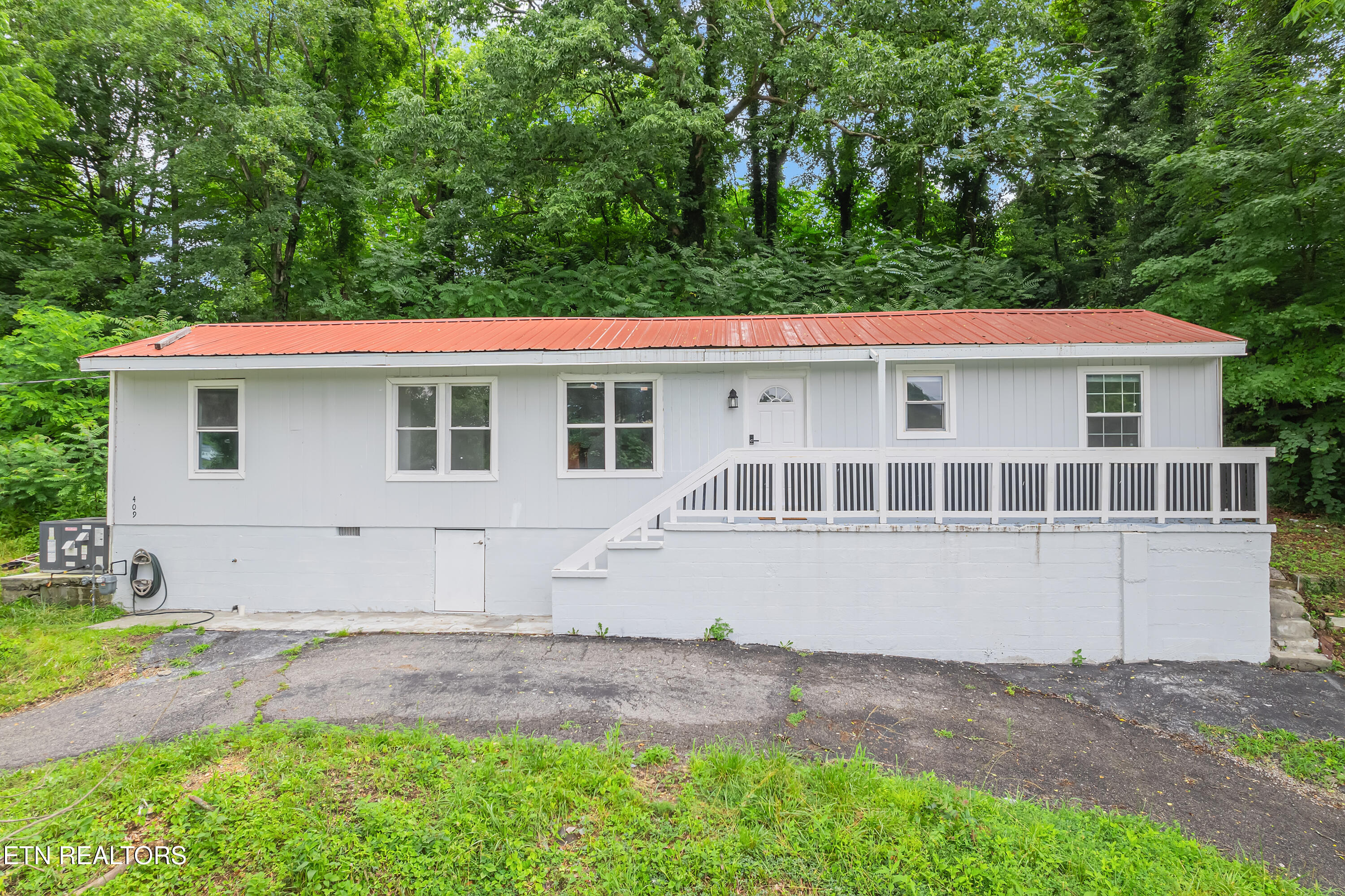 409 S Indiana Ave, LaFollette