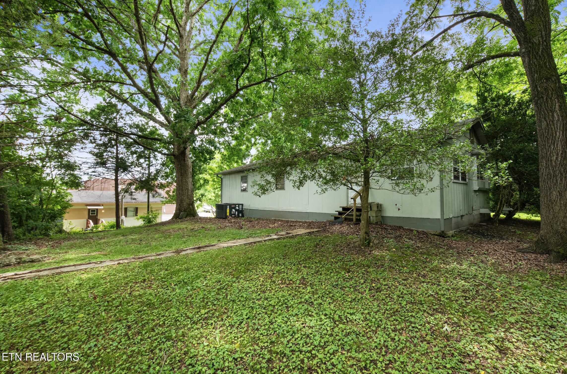 807 E E Chestnut St, LaFollette